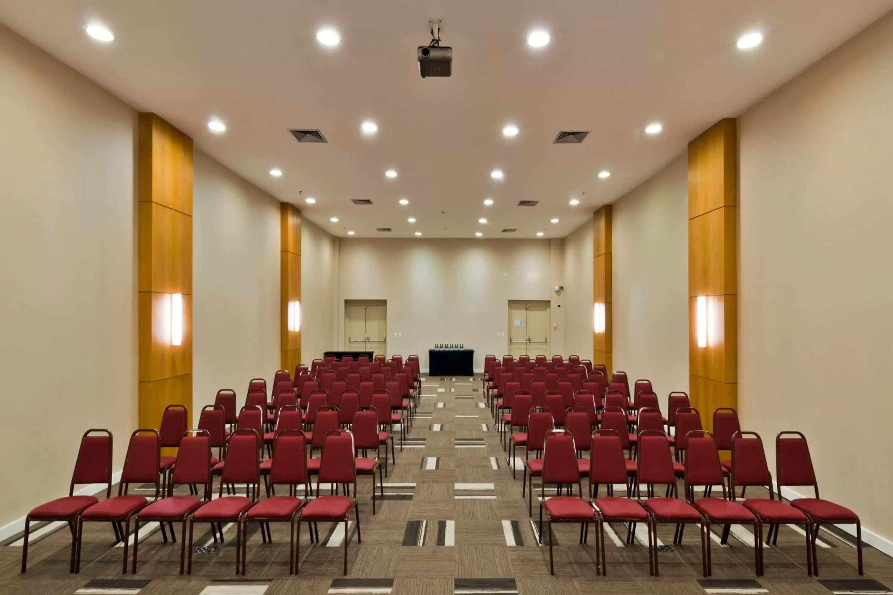 Meeting/conference room in Staybridge Suites São Paulo, an IHG Hotel