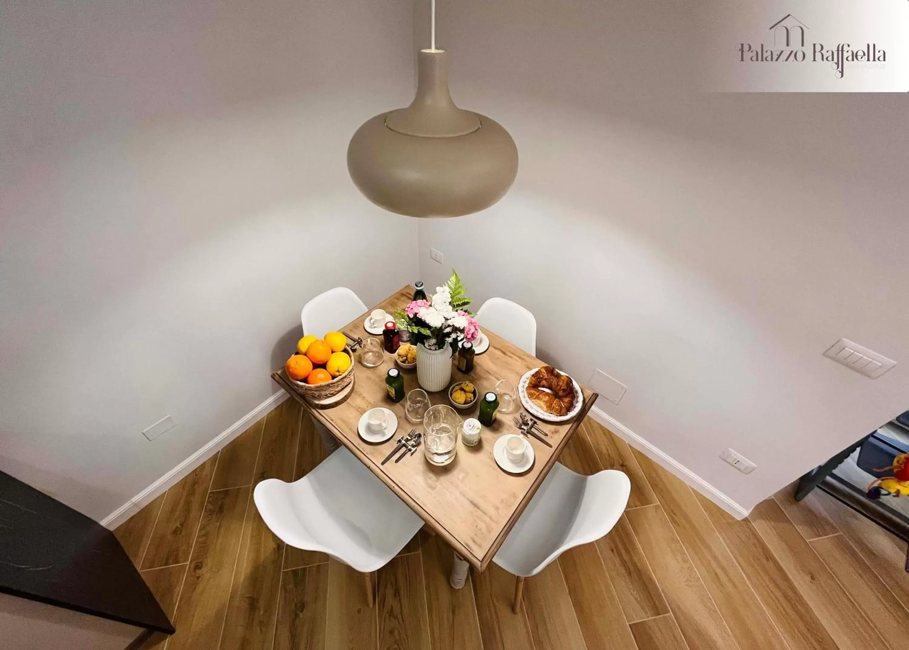 Coffee/tea facilities, Dining Area in Palazzo Raffaella Casa vacanze