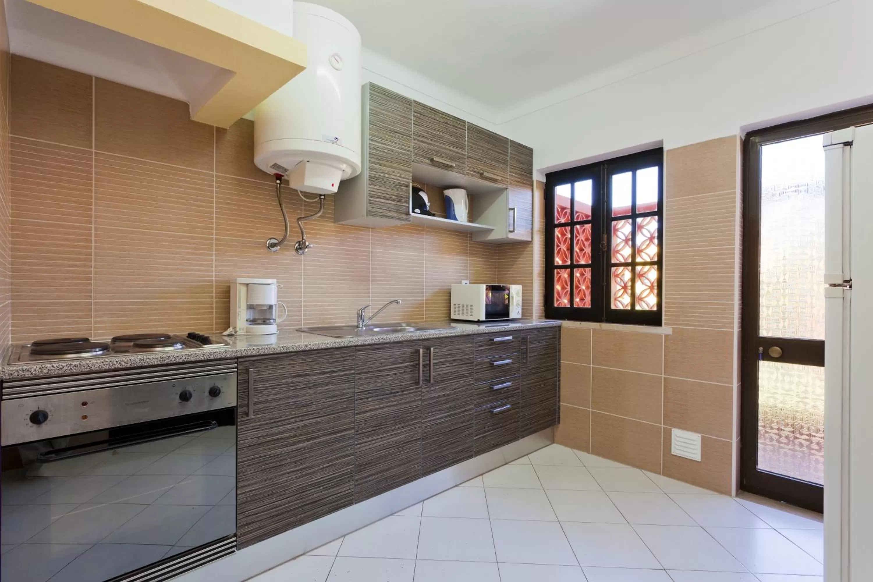 Kitchen or kitchenette in Colina Village