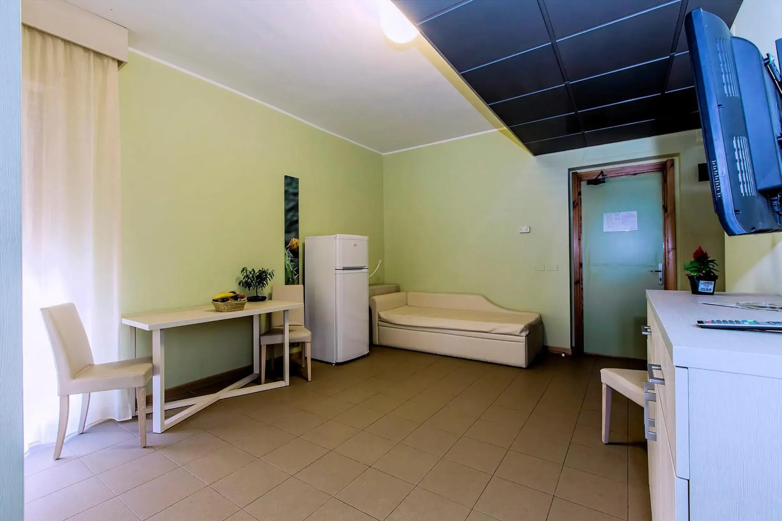 People, Kitchen/Kitchenette in Hotel Residence Ulivi E Palme