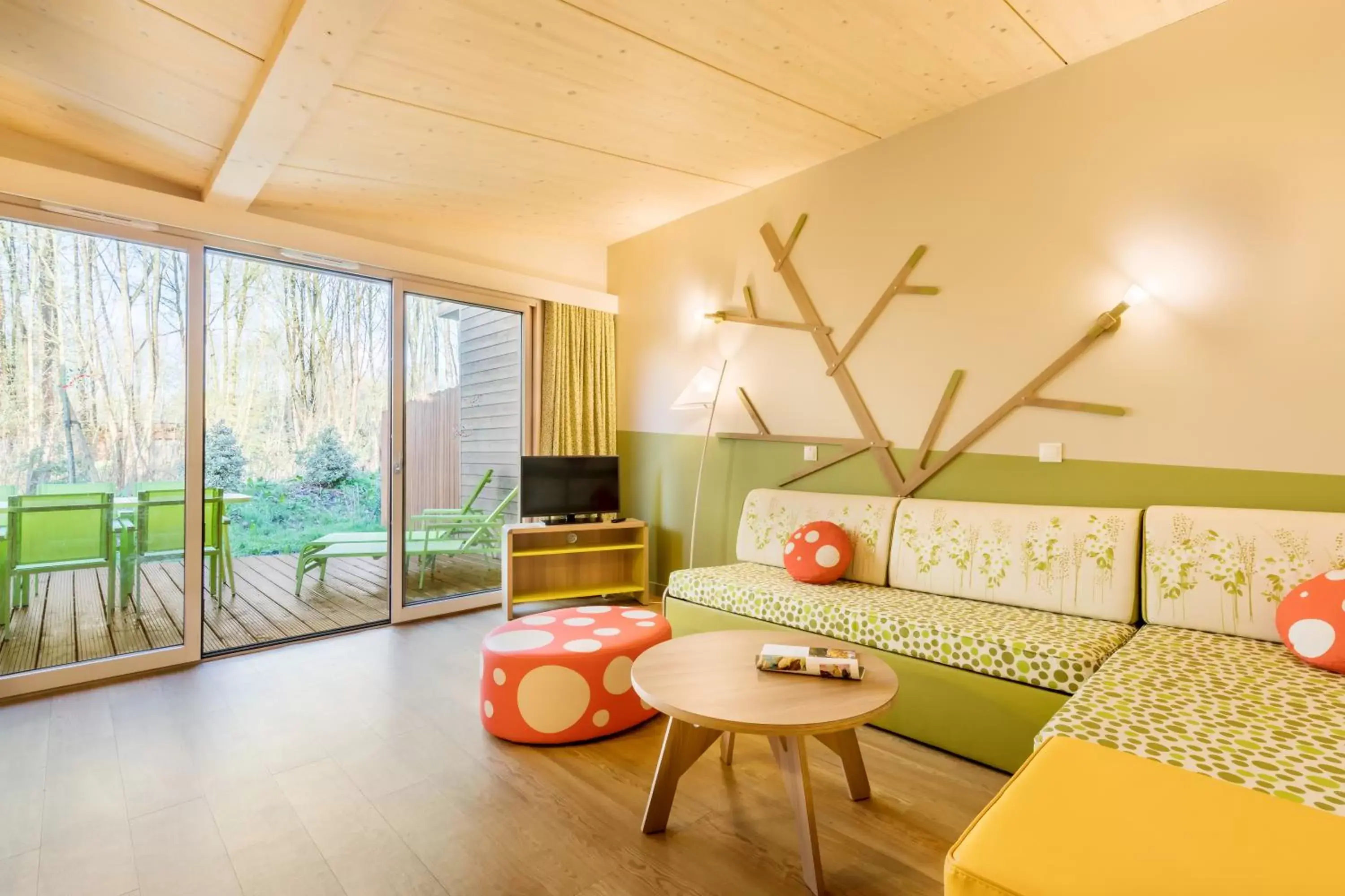 Communal lounge/ TV room, Seating Area in Center Parcs Villages Nature Paris