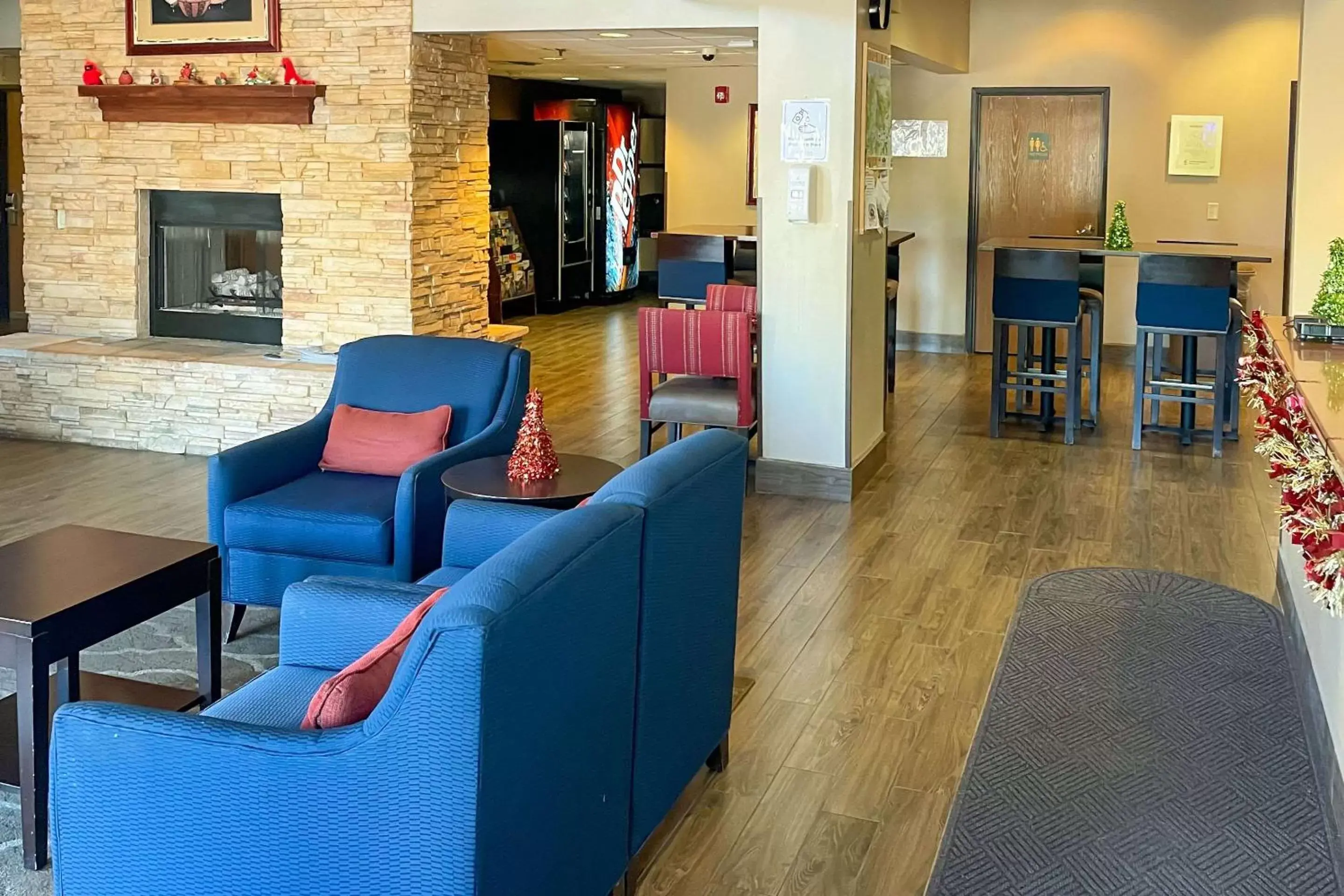Lobby or reception, Seating Area in Comfort Inn & Suites Midtown