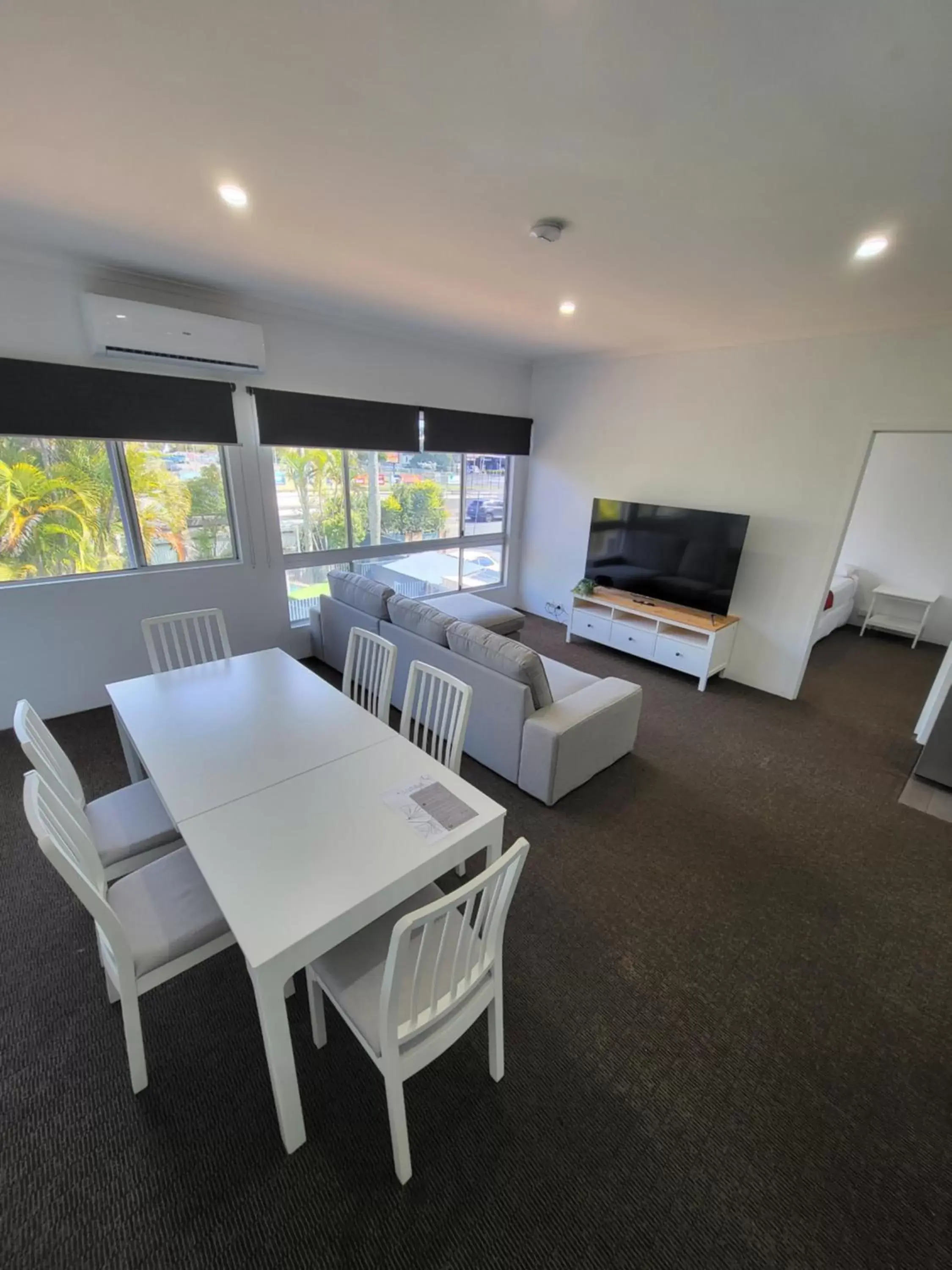 Living room, Dining Area in Central Motel Mooloolaba and Apartments