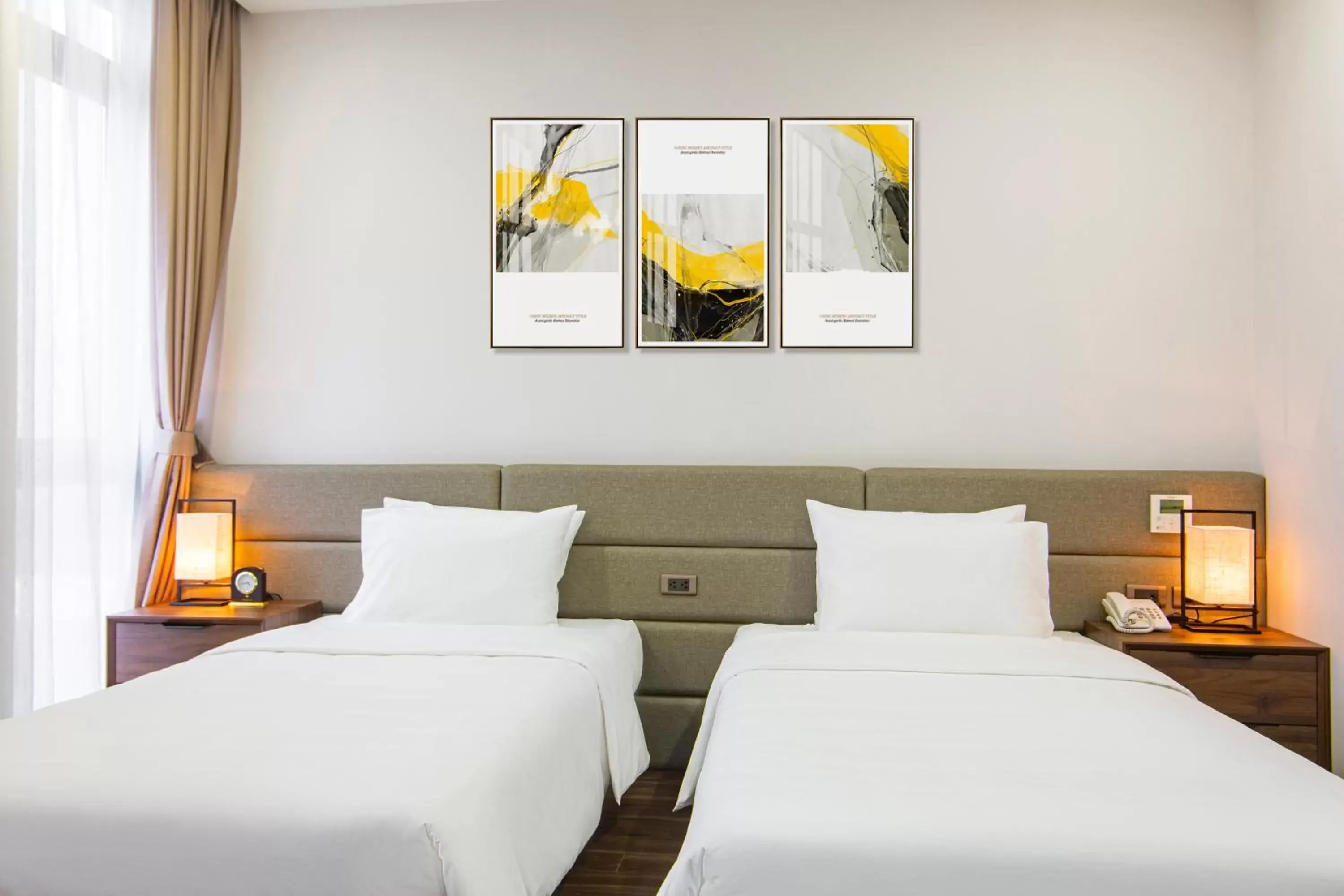 Deluxe Twin Room in Western Skyline Hotel Deluxe Twin Room in Western Skyline Hotel