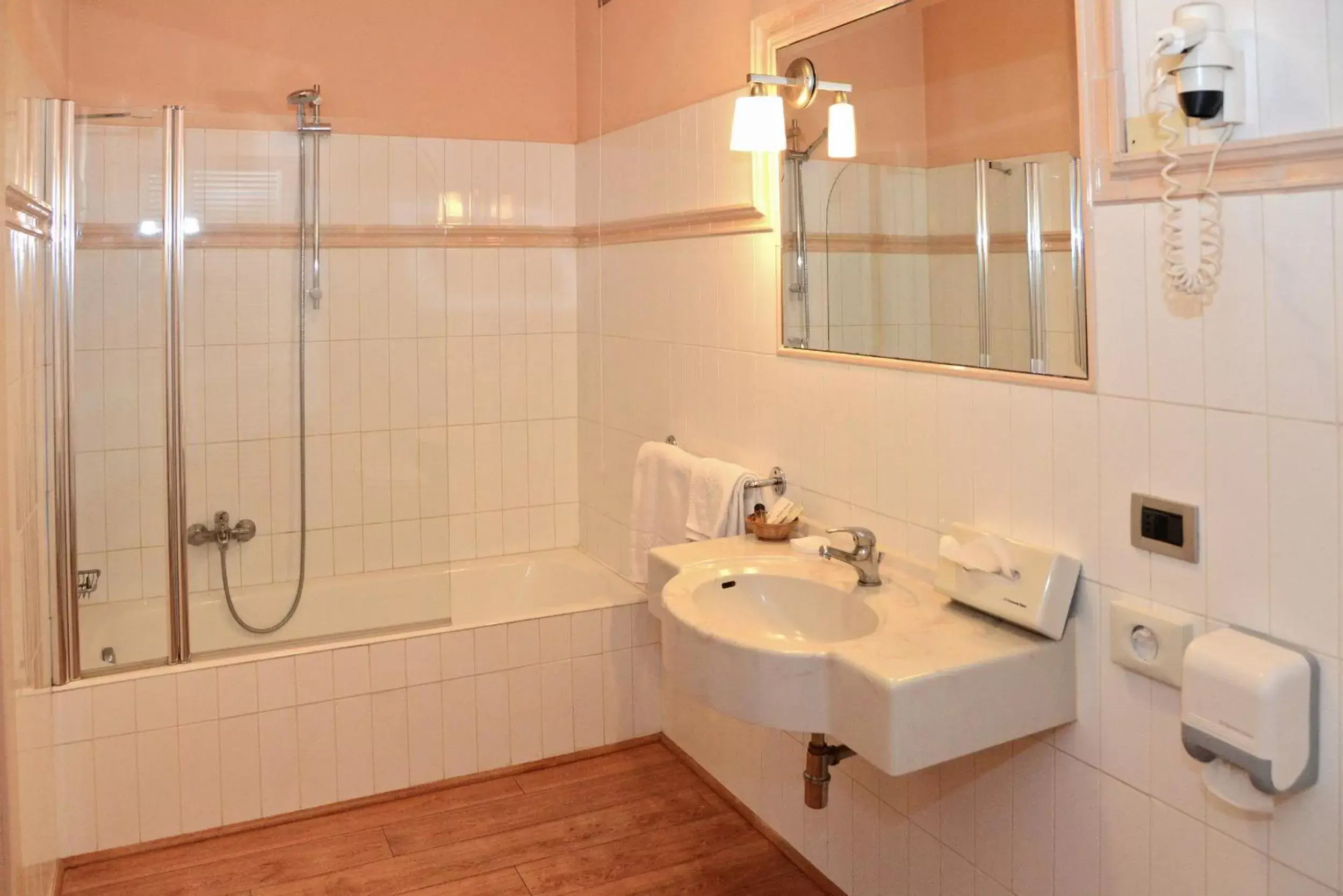 Bathroom in Hotel Ponte di Rialto