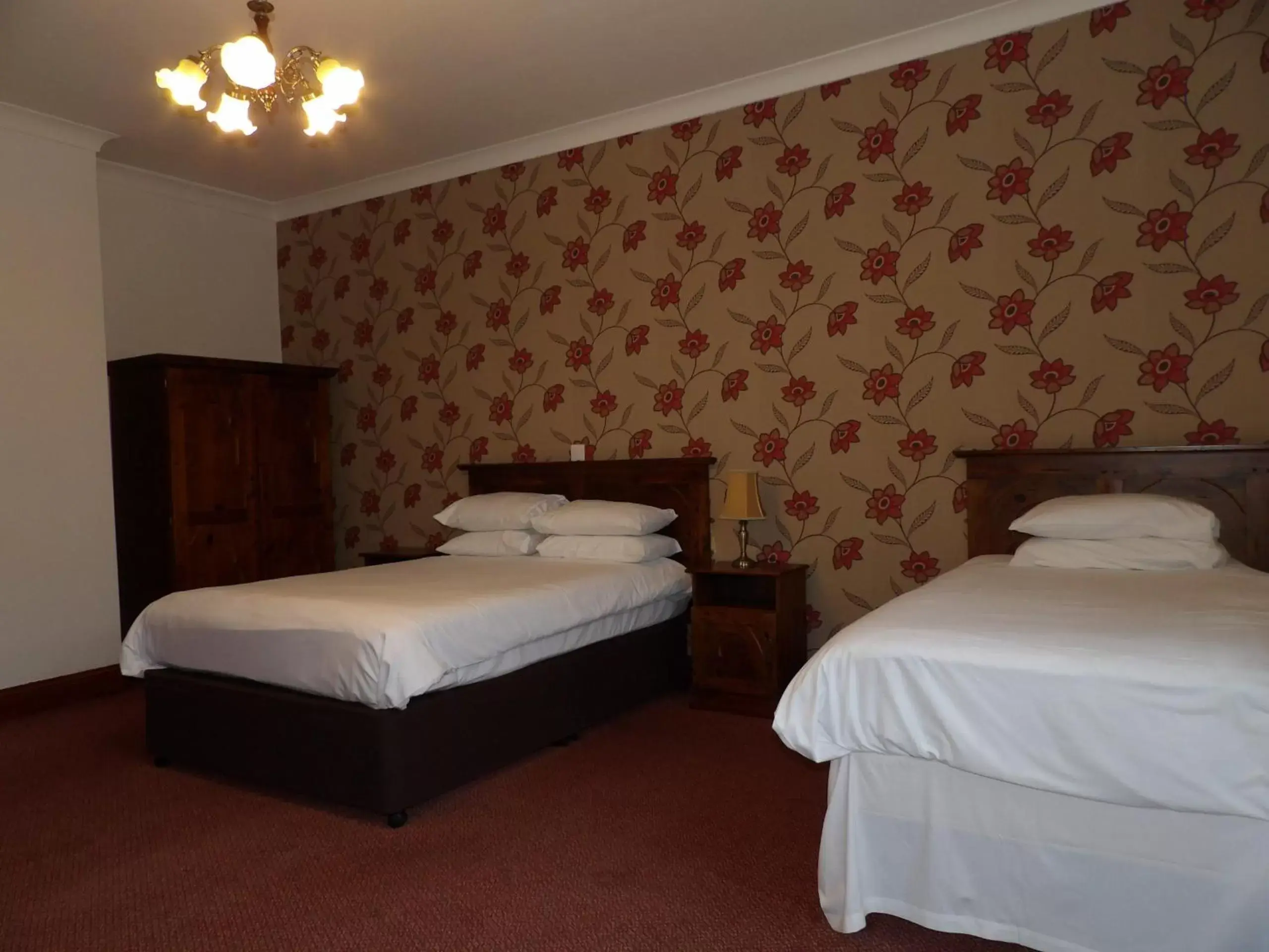 Standard Triple Room in The Bull Hotel