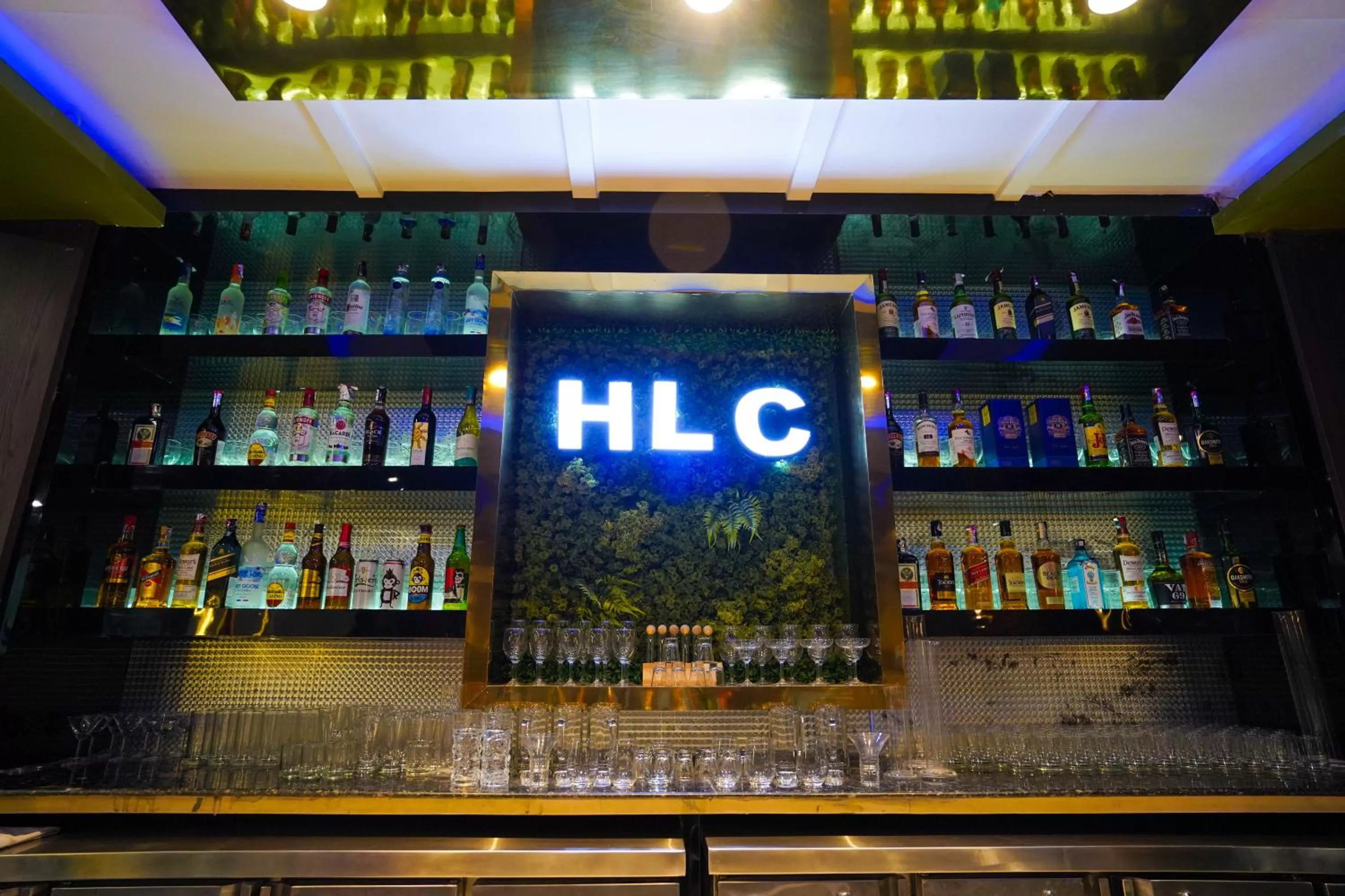 Lounge or bar in HOTEL SEVENTH SENSE