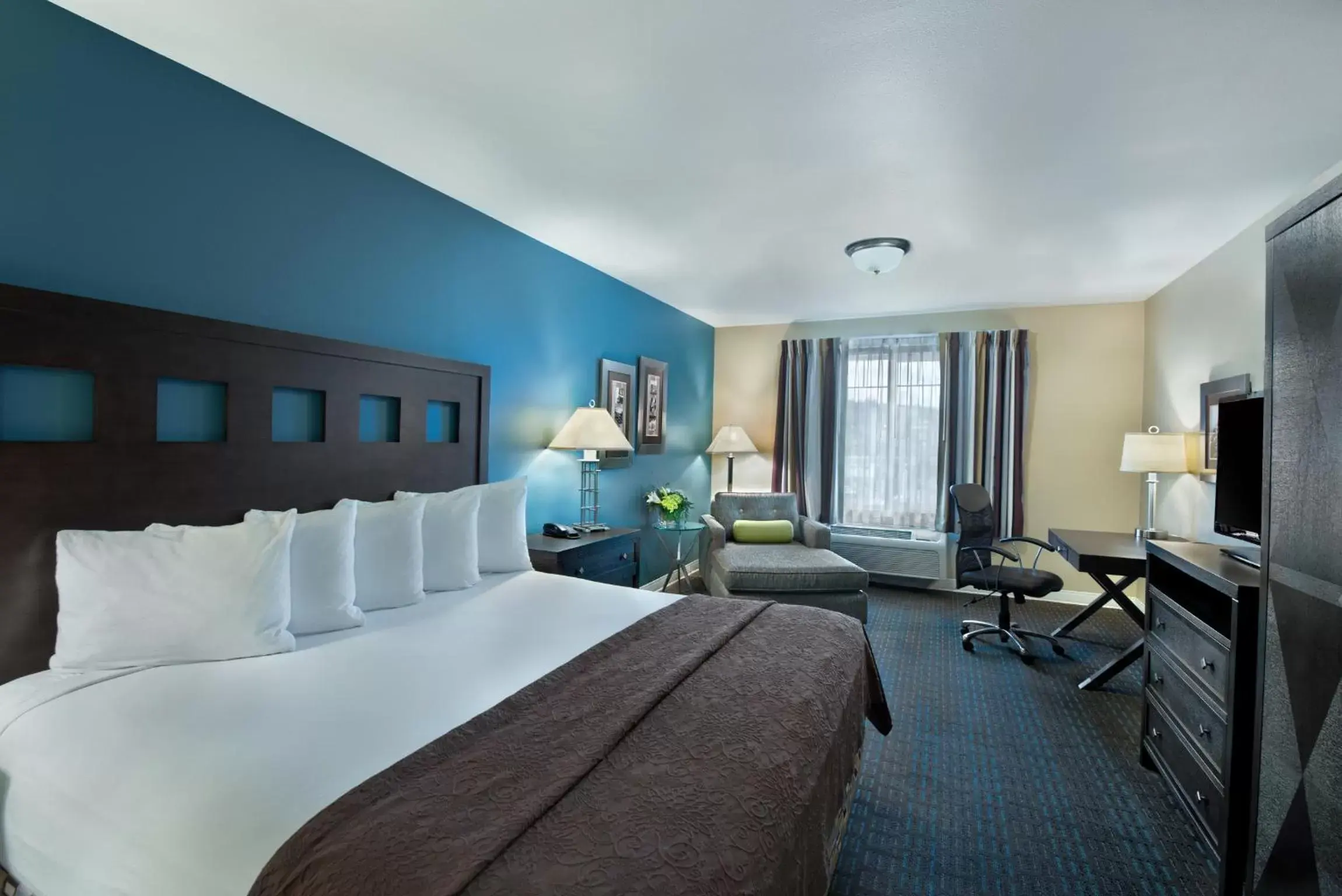 Bay View King Suite in Oxford Suites Silverdale Bay View King Suite in Oxford Suites Silverdale