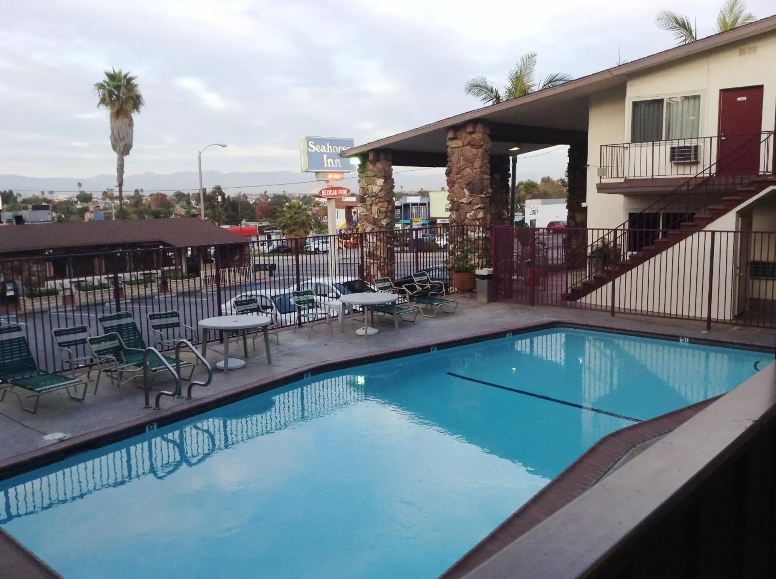 Swimming Pool in Seahorse Inn