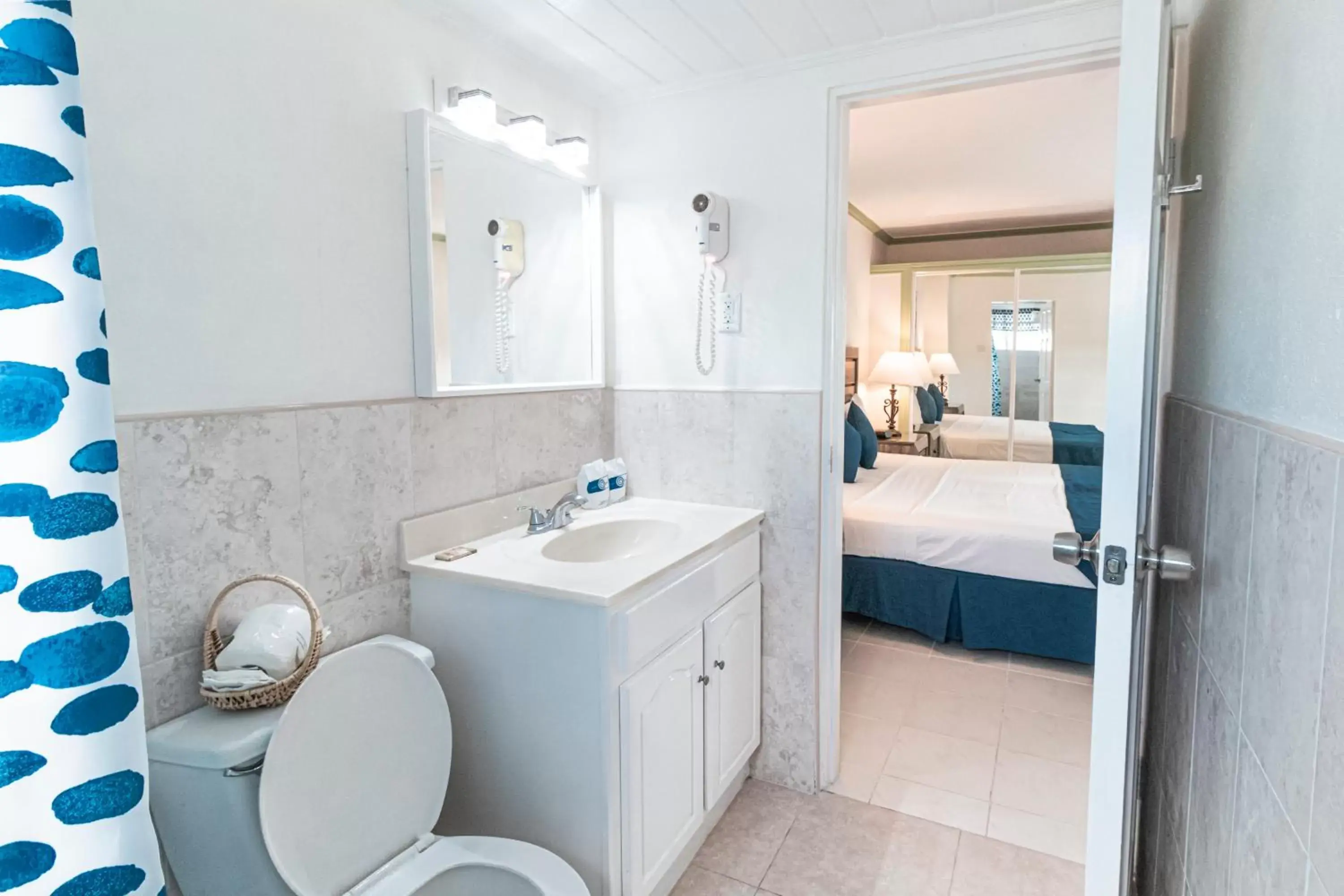 Toilet, Bed in Worthing Court Apartment Hotel Toilet, Bed in Worthing Court Apartment Hotel