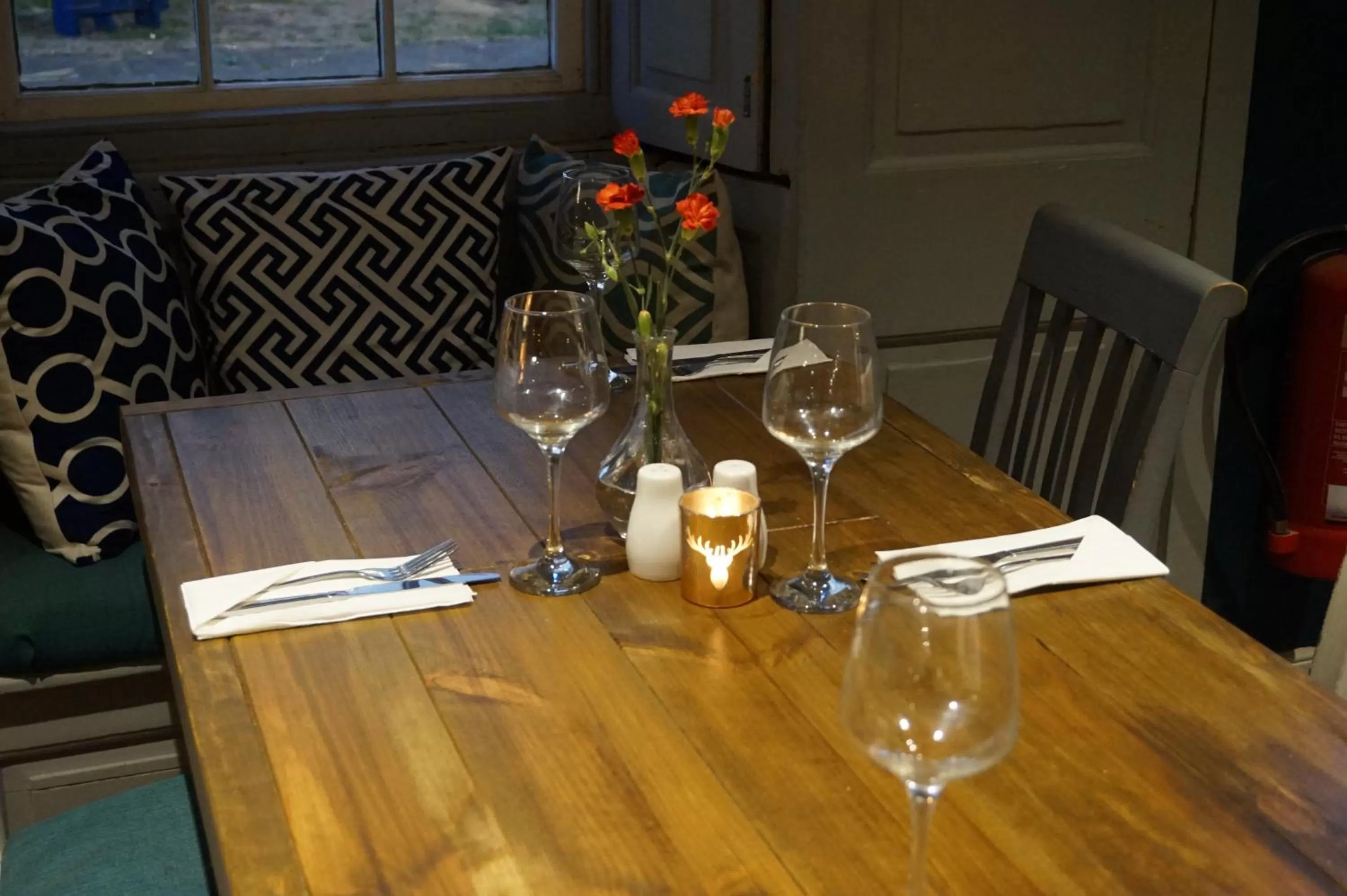 Restaurant/places to eat in The Barge Inn