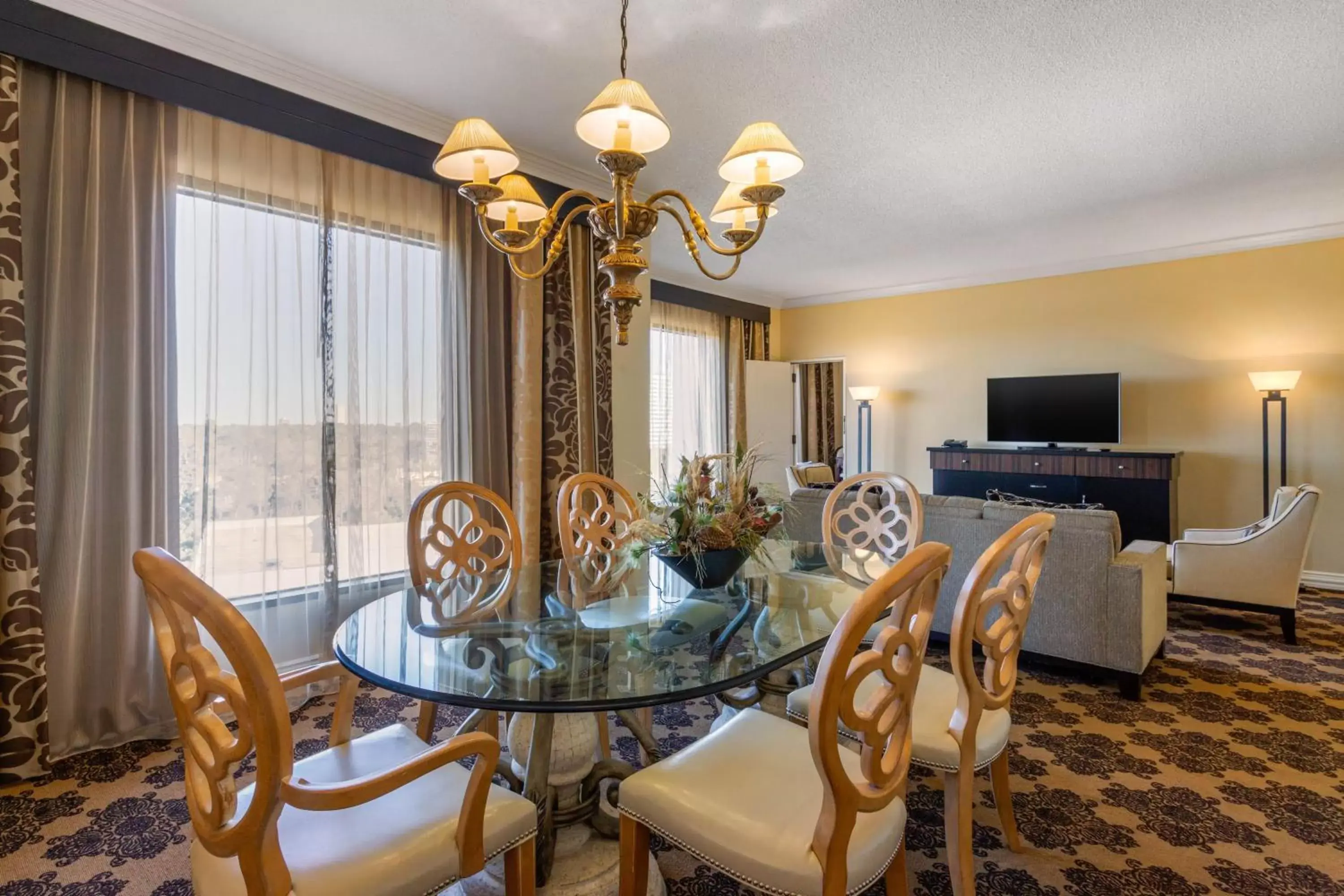 Bedroom, Dining Area in Omni Houston Hotel