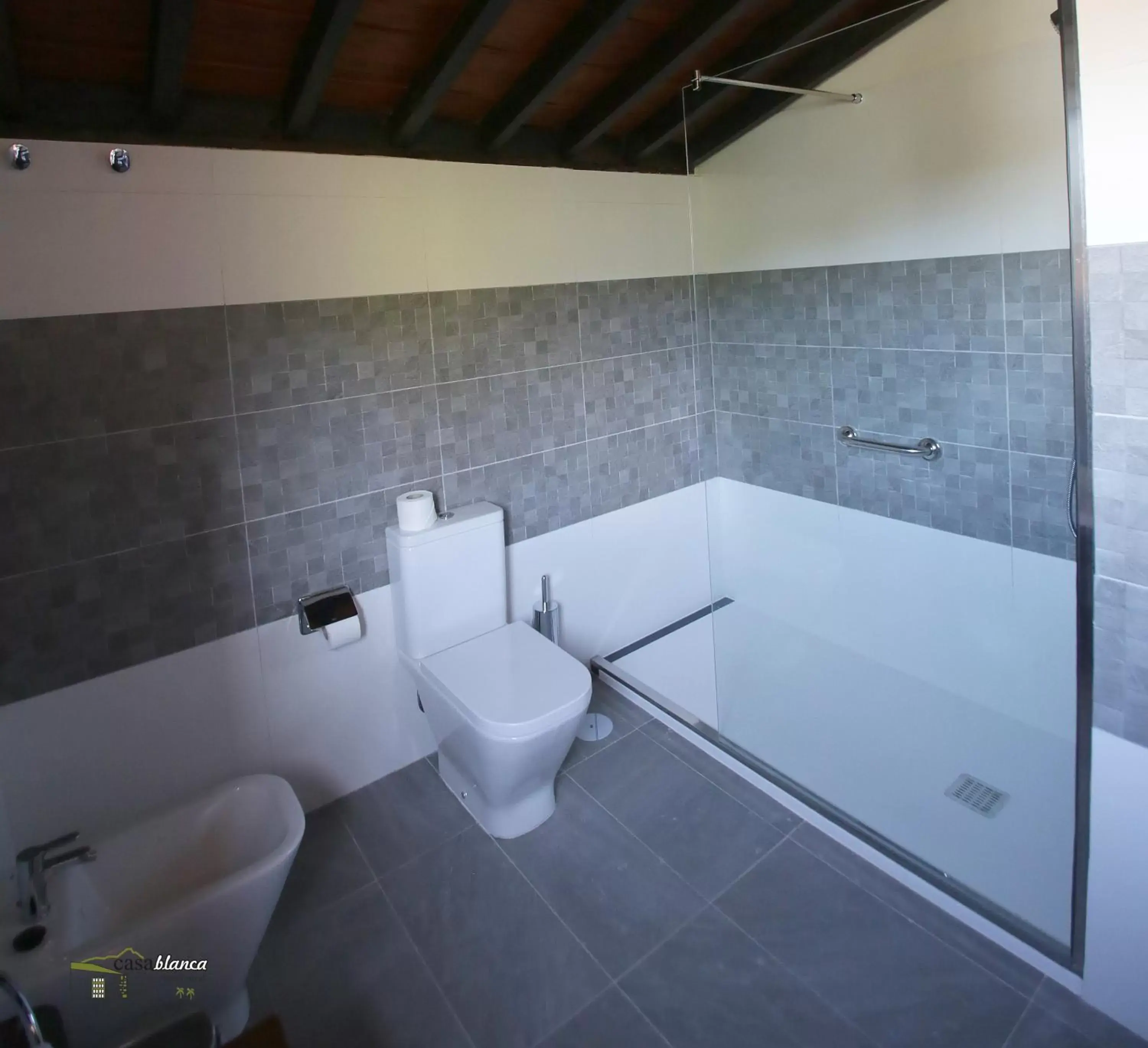 Shower, Bathroom in Hotel Rural Casablanca