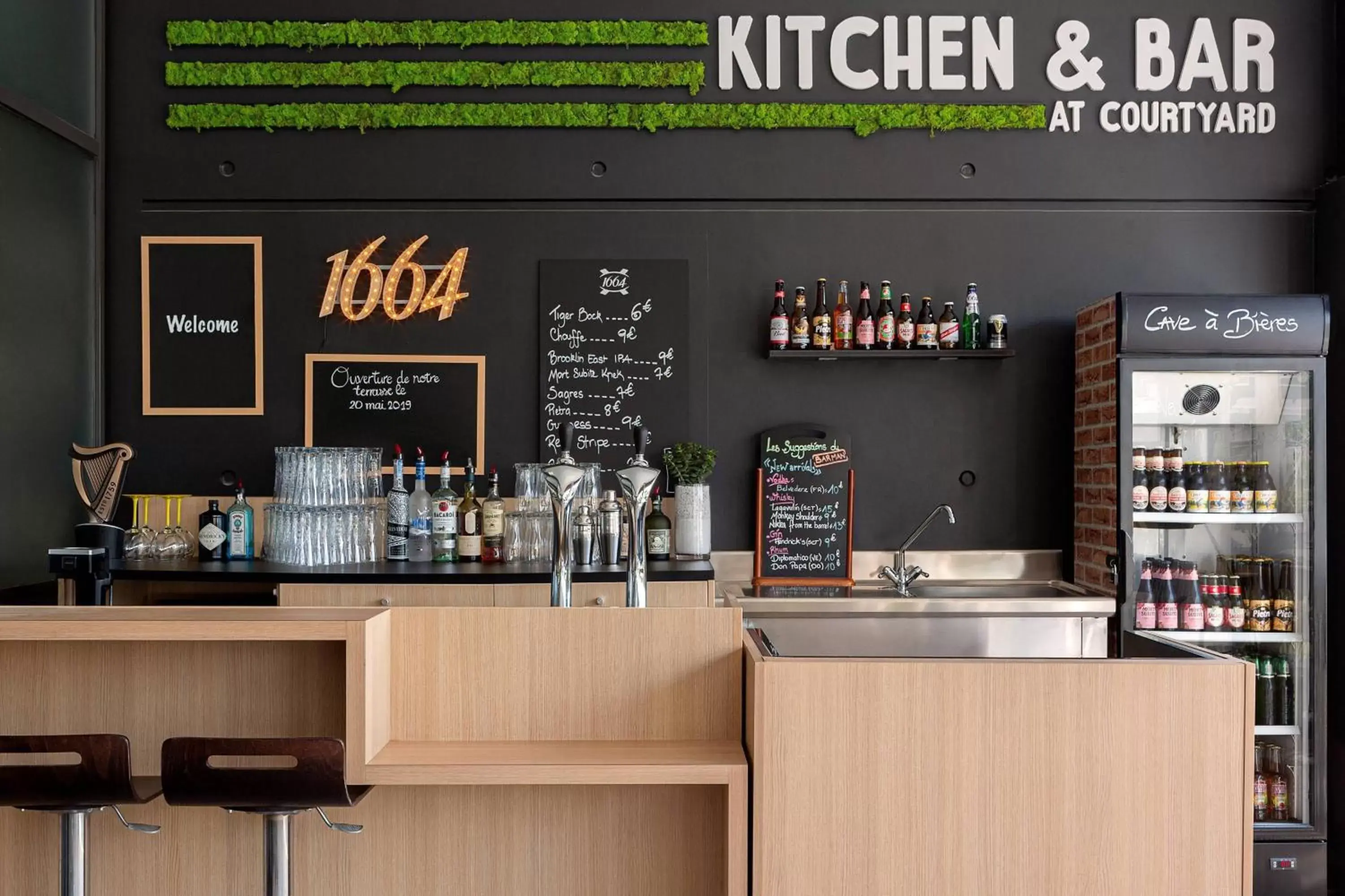 Kitchen or kitchenette in Courtyard by Marriott Toulouse Airport