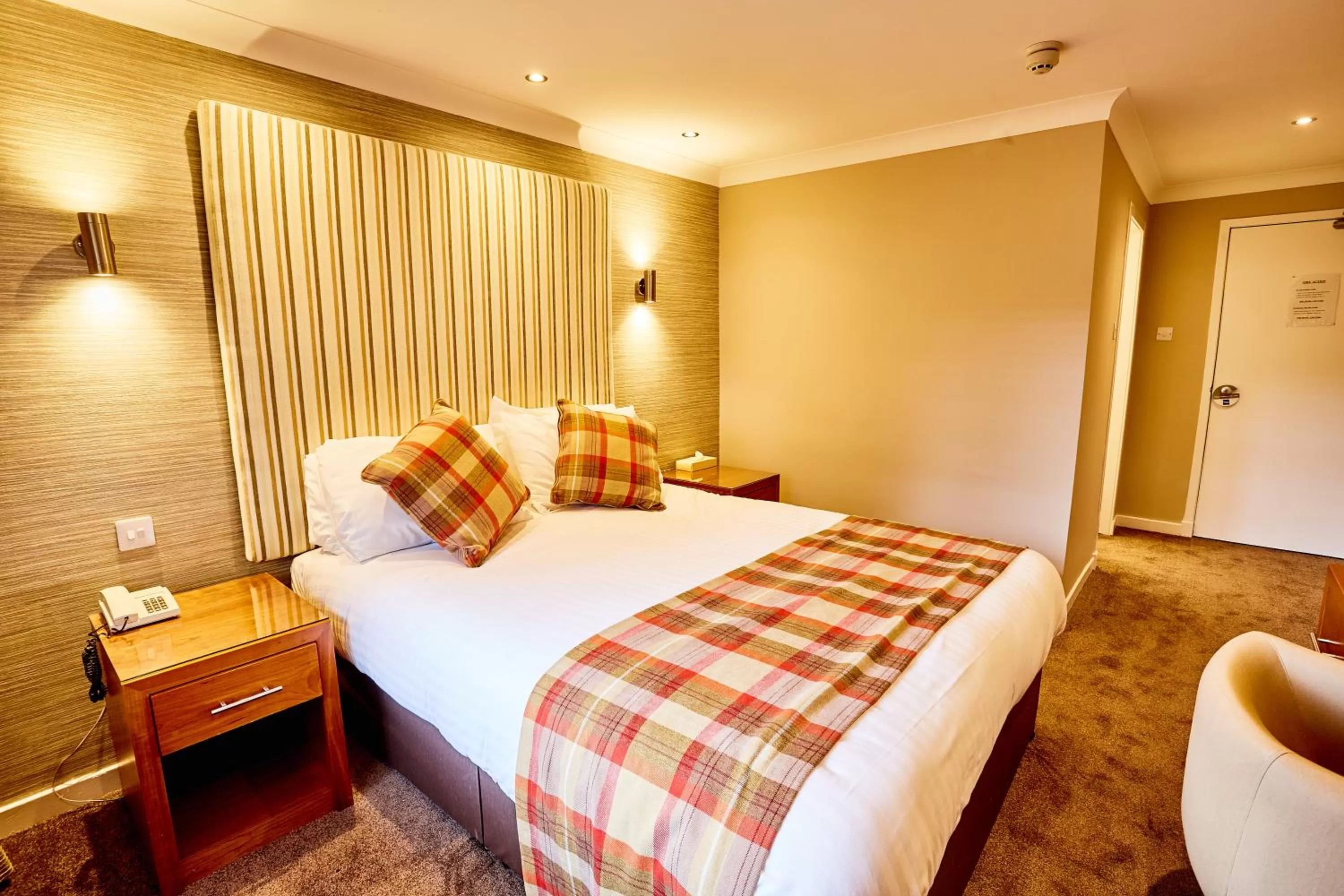 Bedroom, Bed in Abbotsford Hotel