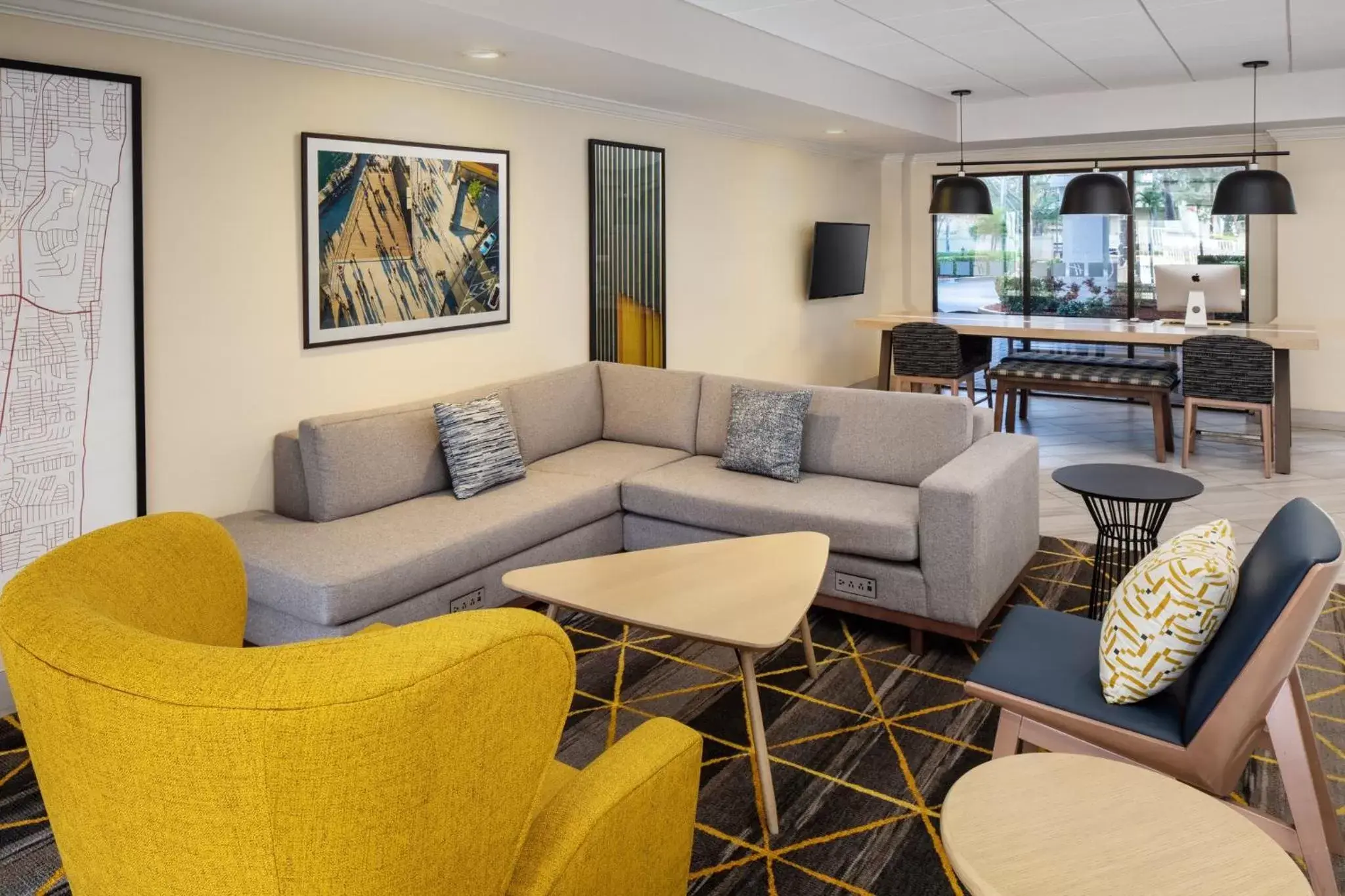Property building, Seating Area in Holiday Inn & Suites Boca Raton - North