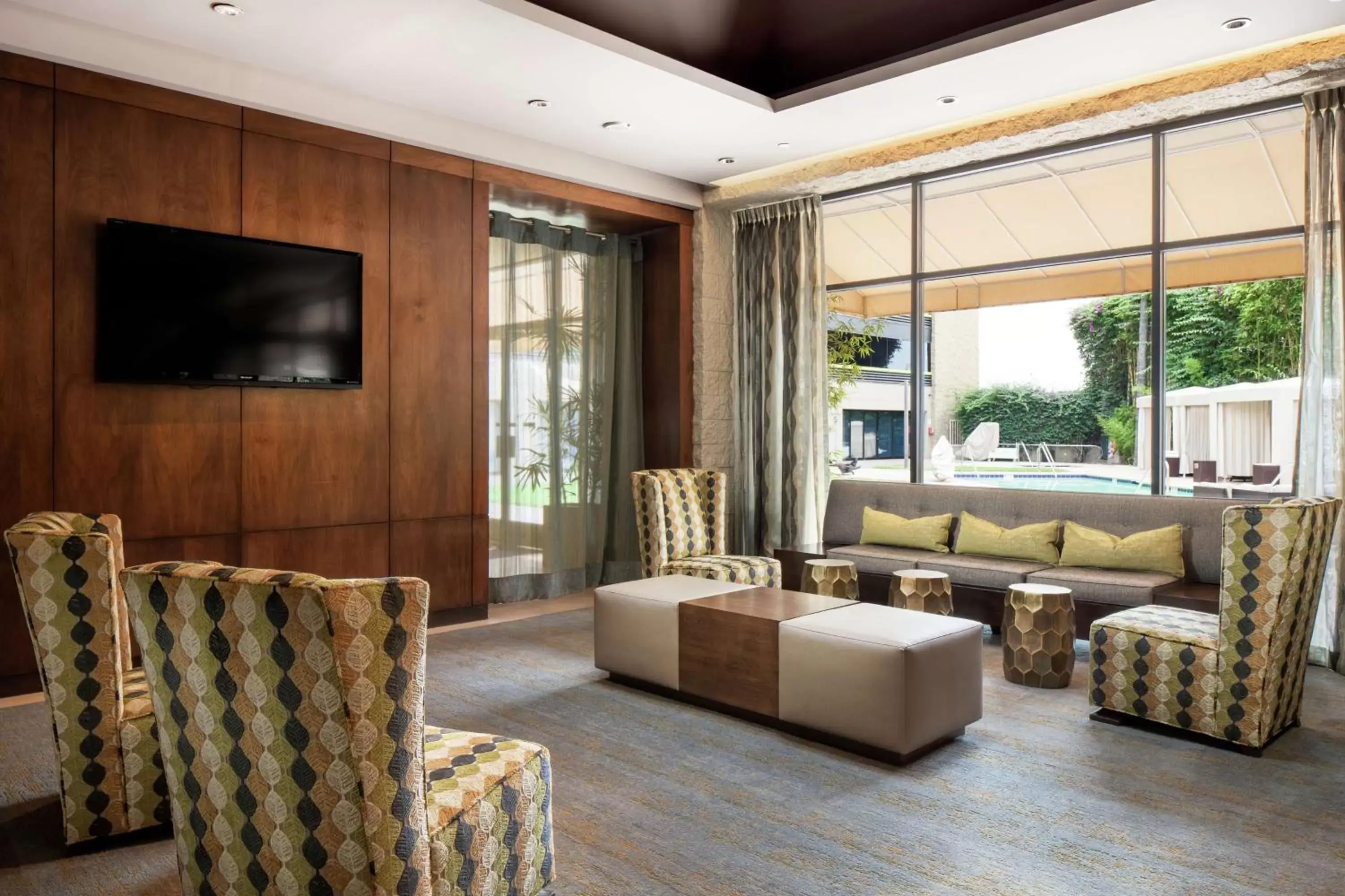 Dining area, Seating Area in DoubleTree by Hilton Monrovia - Pasadena Area