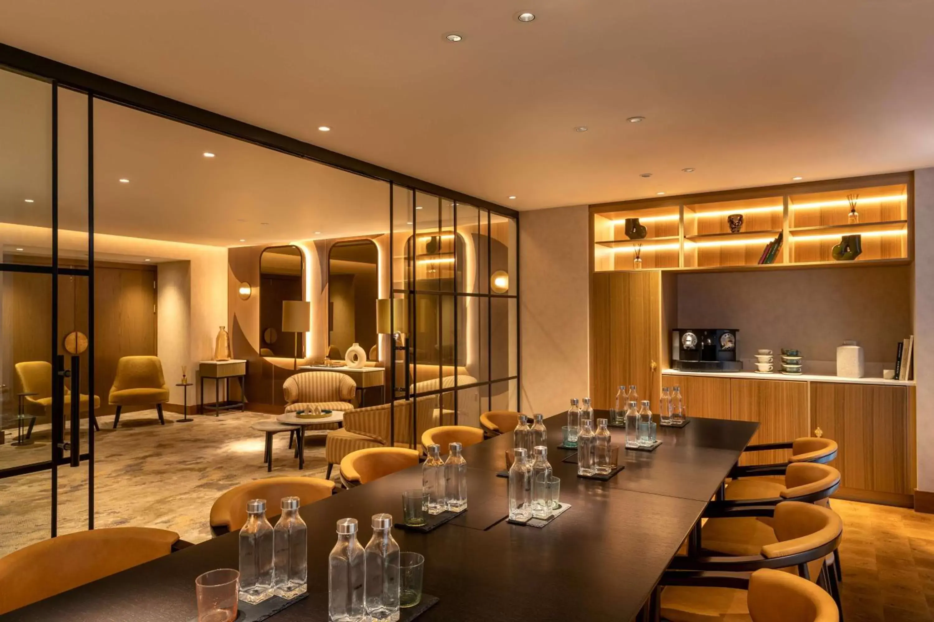 Meeting/conference room, Restaurant/Places to Eat in Hilton London Metropole