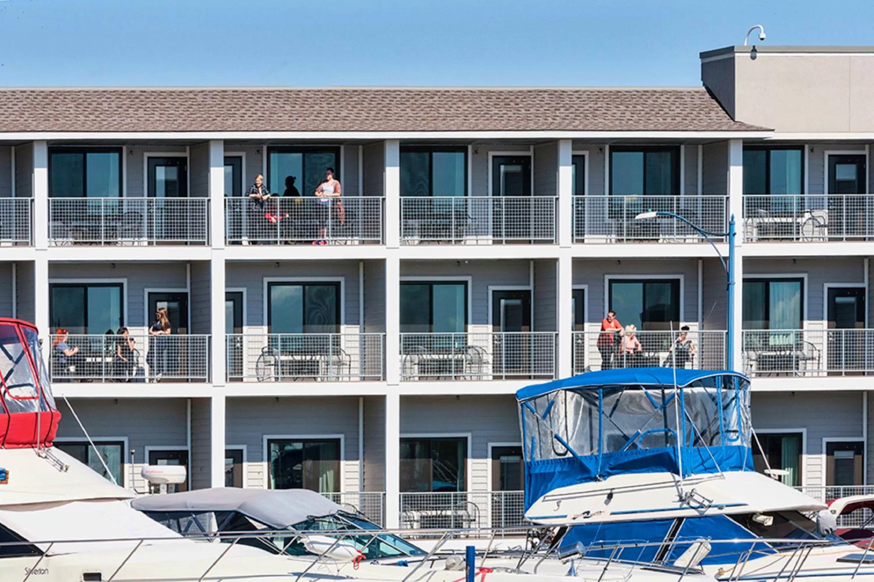 Property building in Park Point Marina Inn