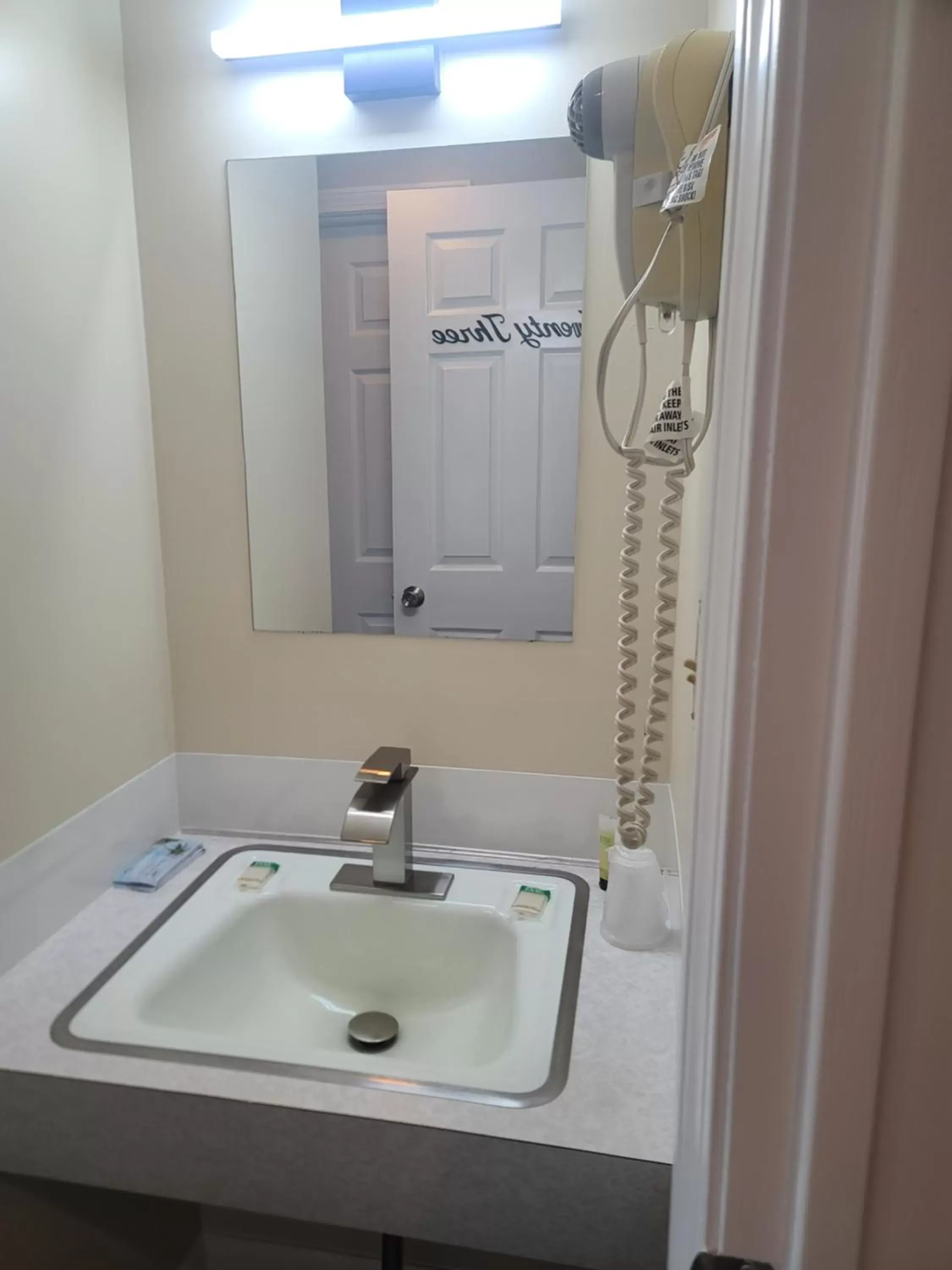 Bathroom in Lake Shore Farm Inn