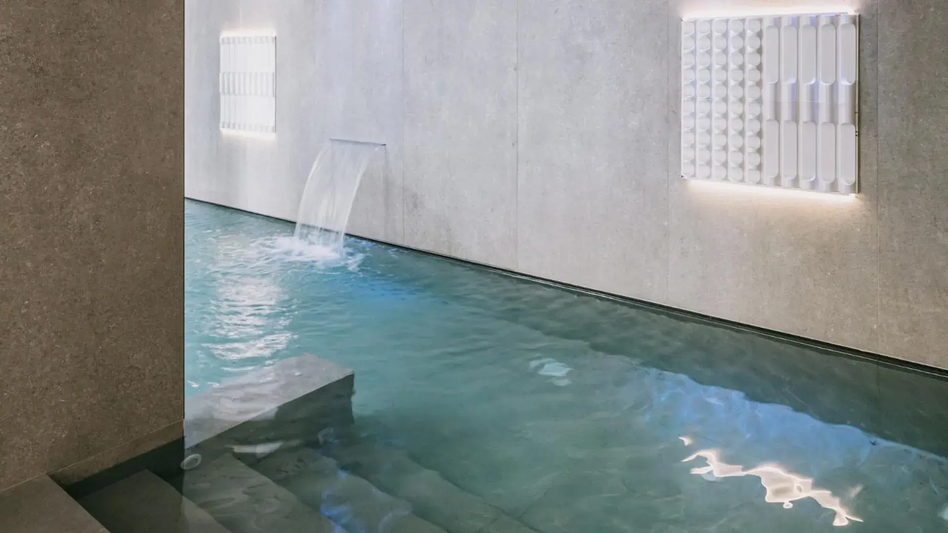 Hot Spring Bath, Swimming Pool in Club Torre Del Barone