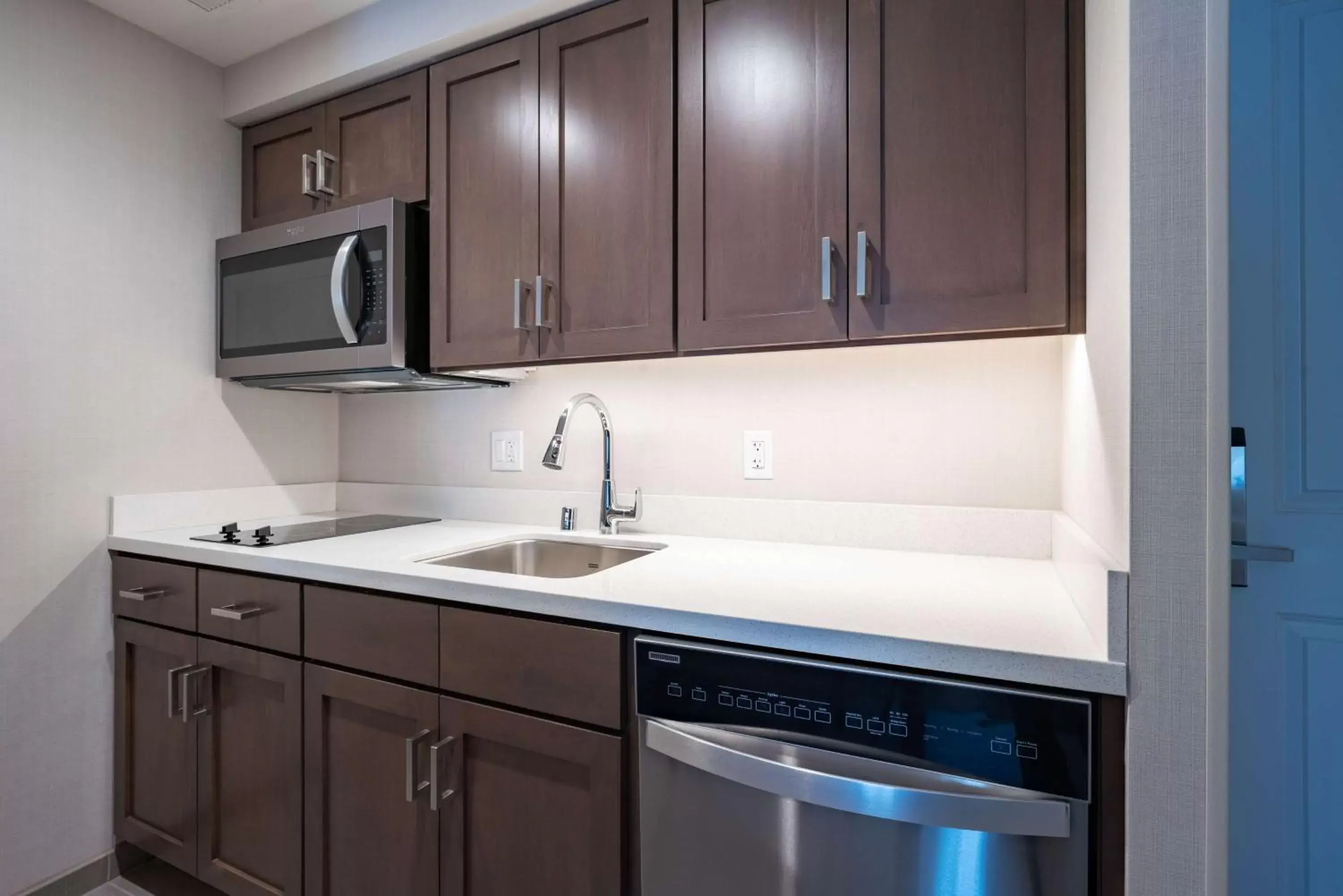 Kitchen or kitchenette, Kitchen/Kitchenette in Homewood Suites By Hilton Sunnyvale-Silicon Valley, Ca