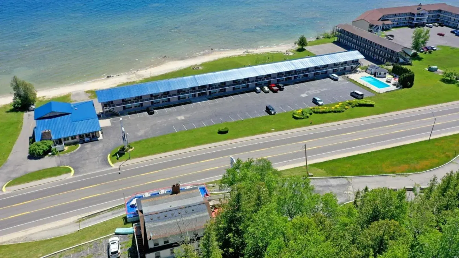 Property building, Bird's-eye View in Days Inn & Suites by Wyndham St. Ignace Lakefront