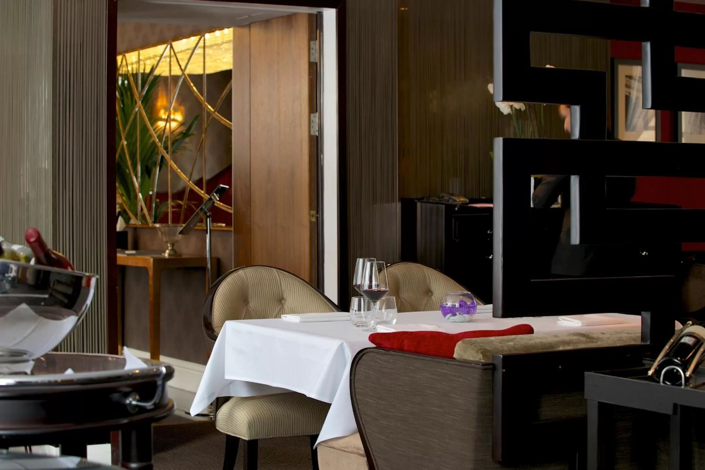 Restaurant/places to eat in Ten Manchester Street Hotel