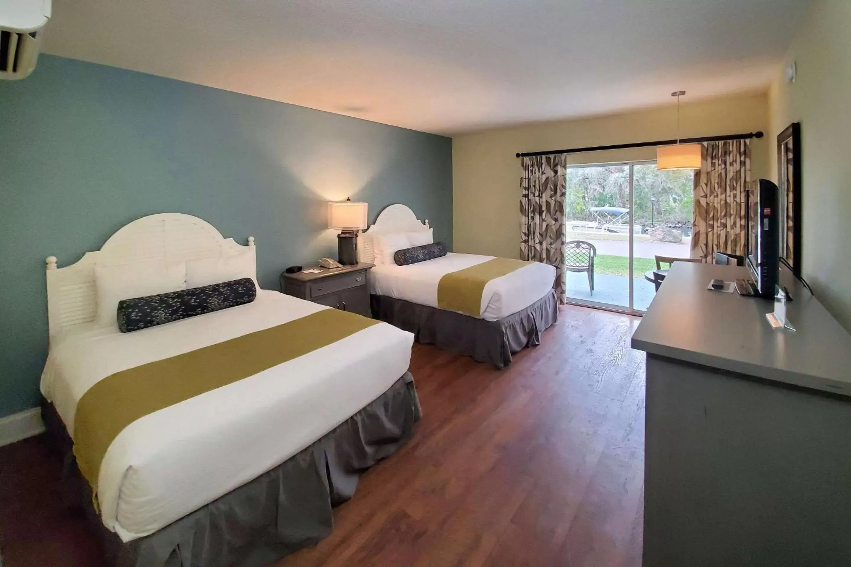 Queen Room with Two Queen Beds Waterfront - Non-Smoking/Top Floor Recently Renovated in Plantation Resort on Crystal River, Ascend Hotel Collection