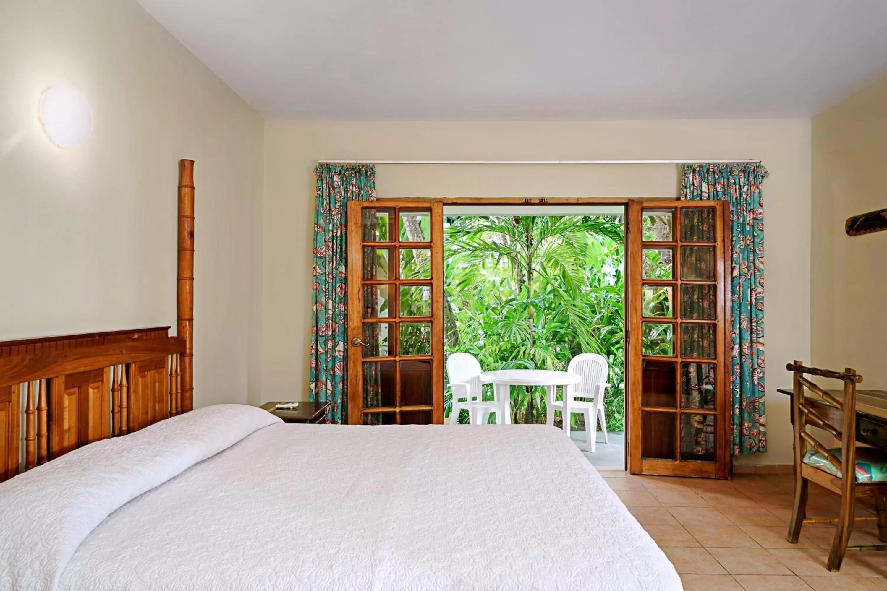 Bedroom, Bed in Beach House Condos, Negril