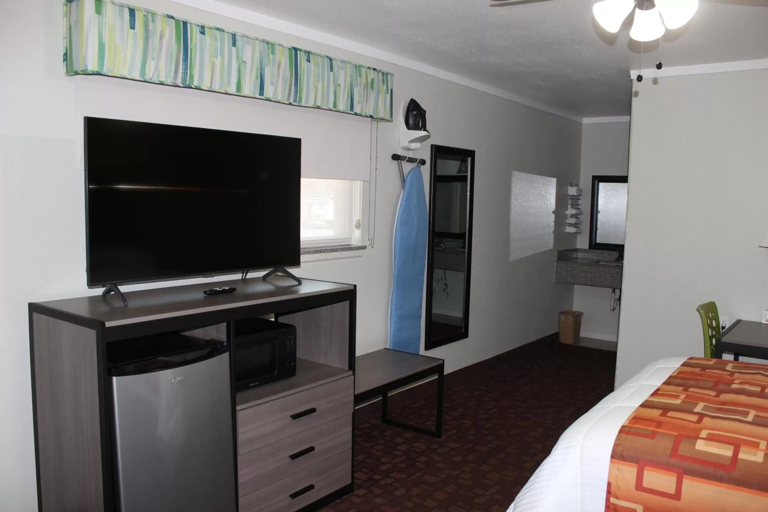 TV and multimedia, TV/Entertainment Center in Copa Motel