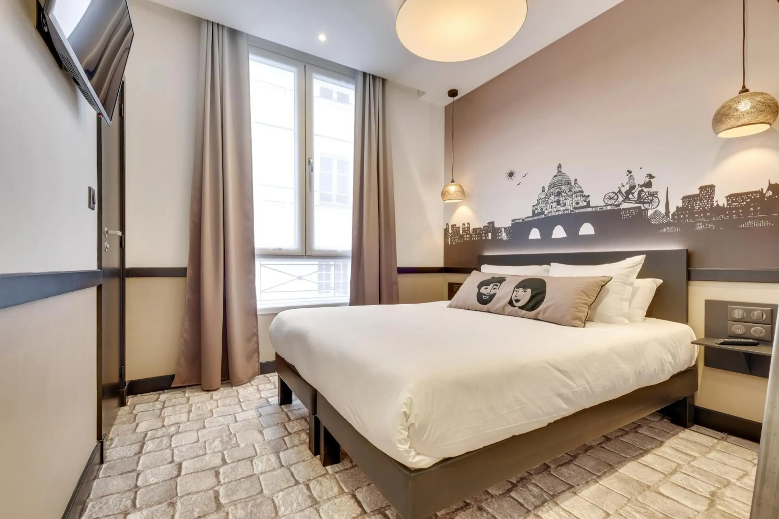 Bed in Hôtel Lucien & Marinette