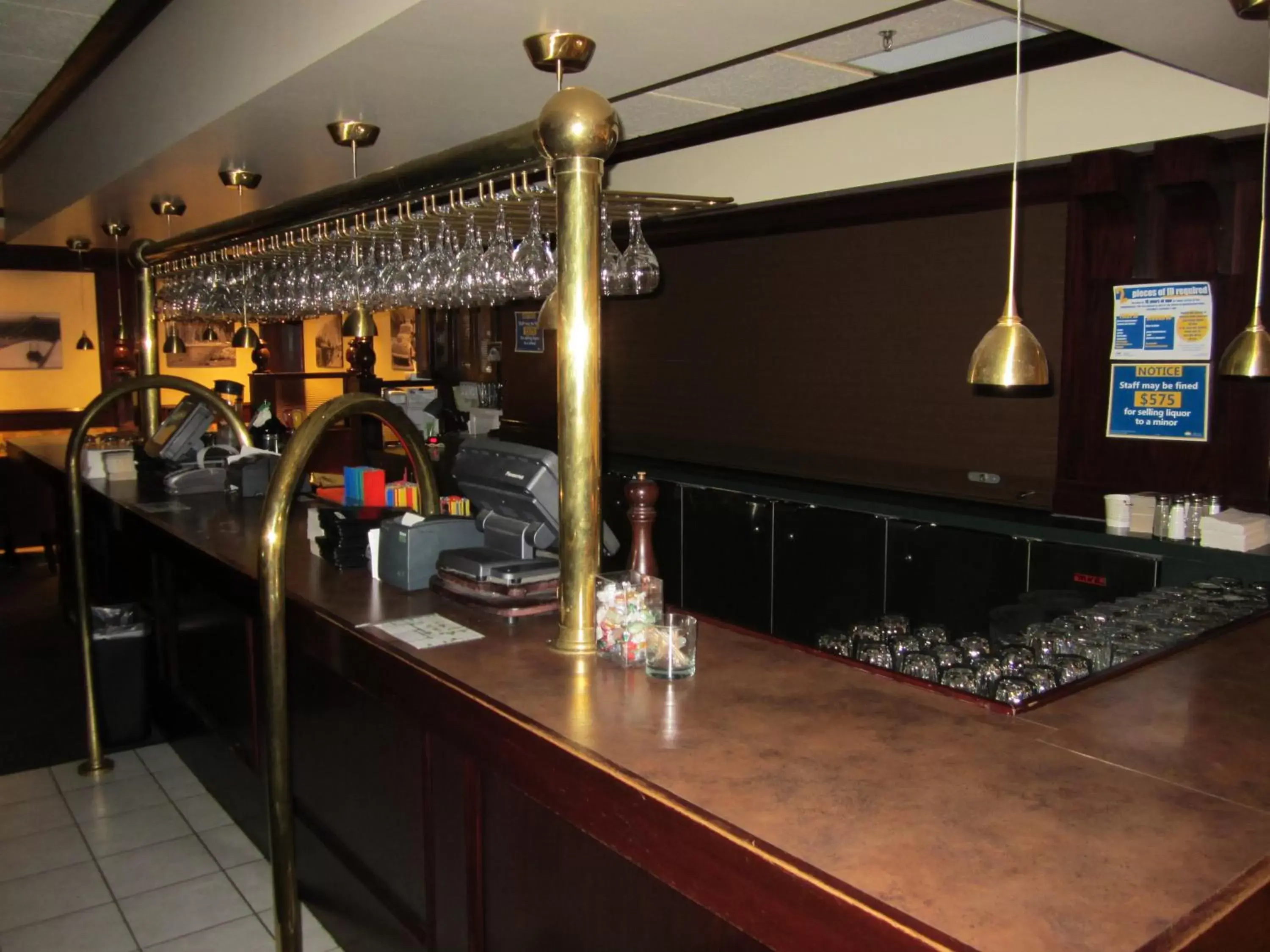Lounge or bar in Woodlands Inn & Suites