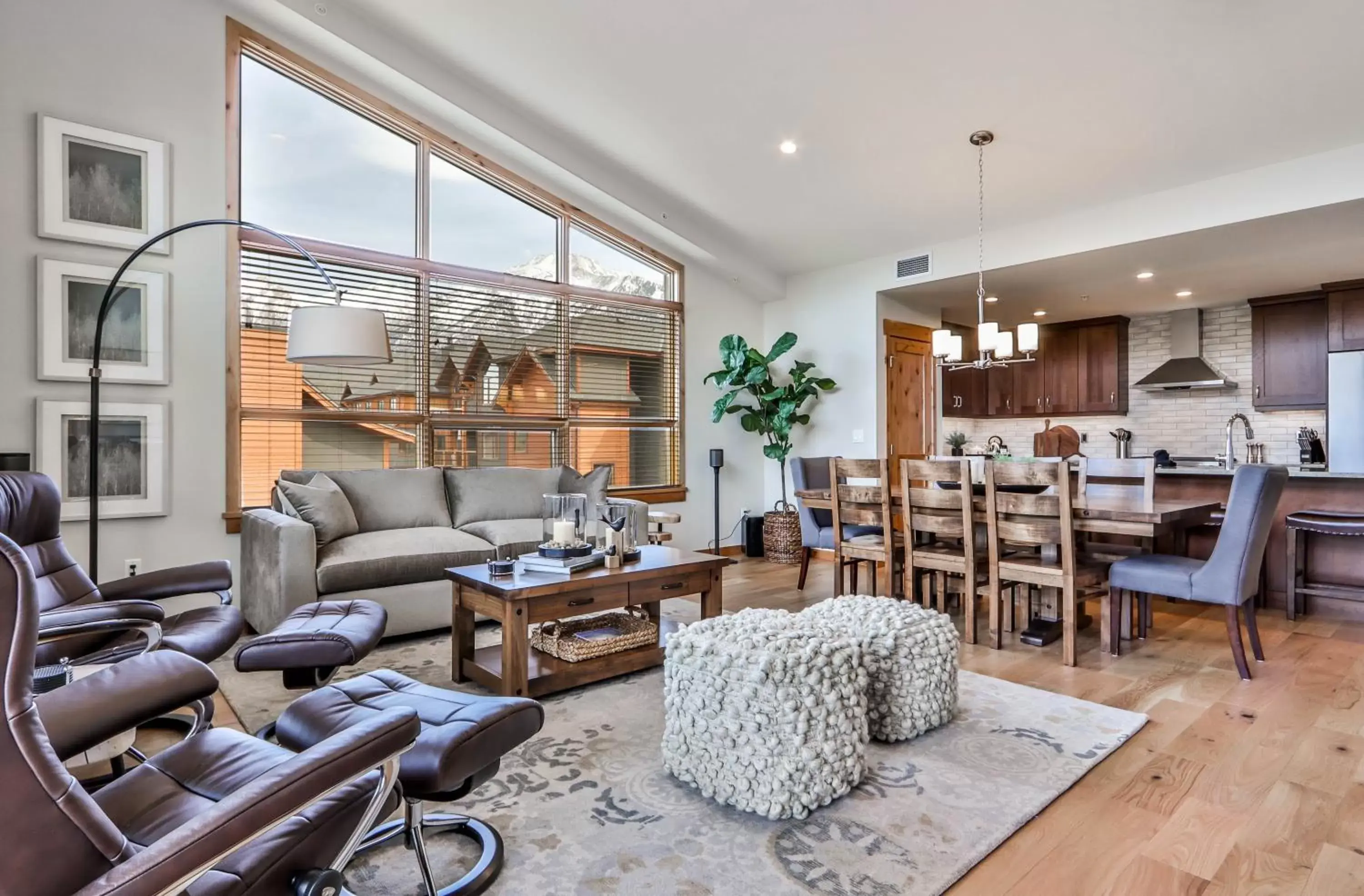 Living room in Tamarack Lodge by Spring Creek Vacations