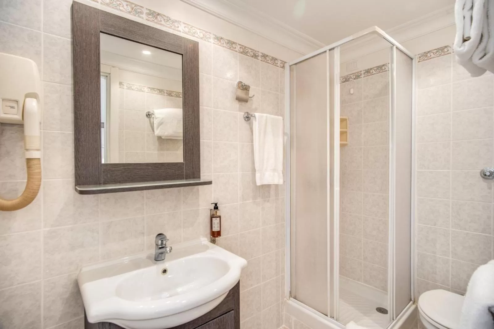 Bathroom in Hotel Mirti