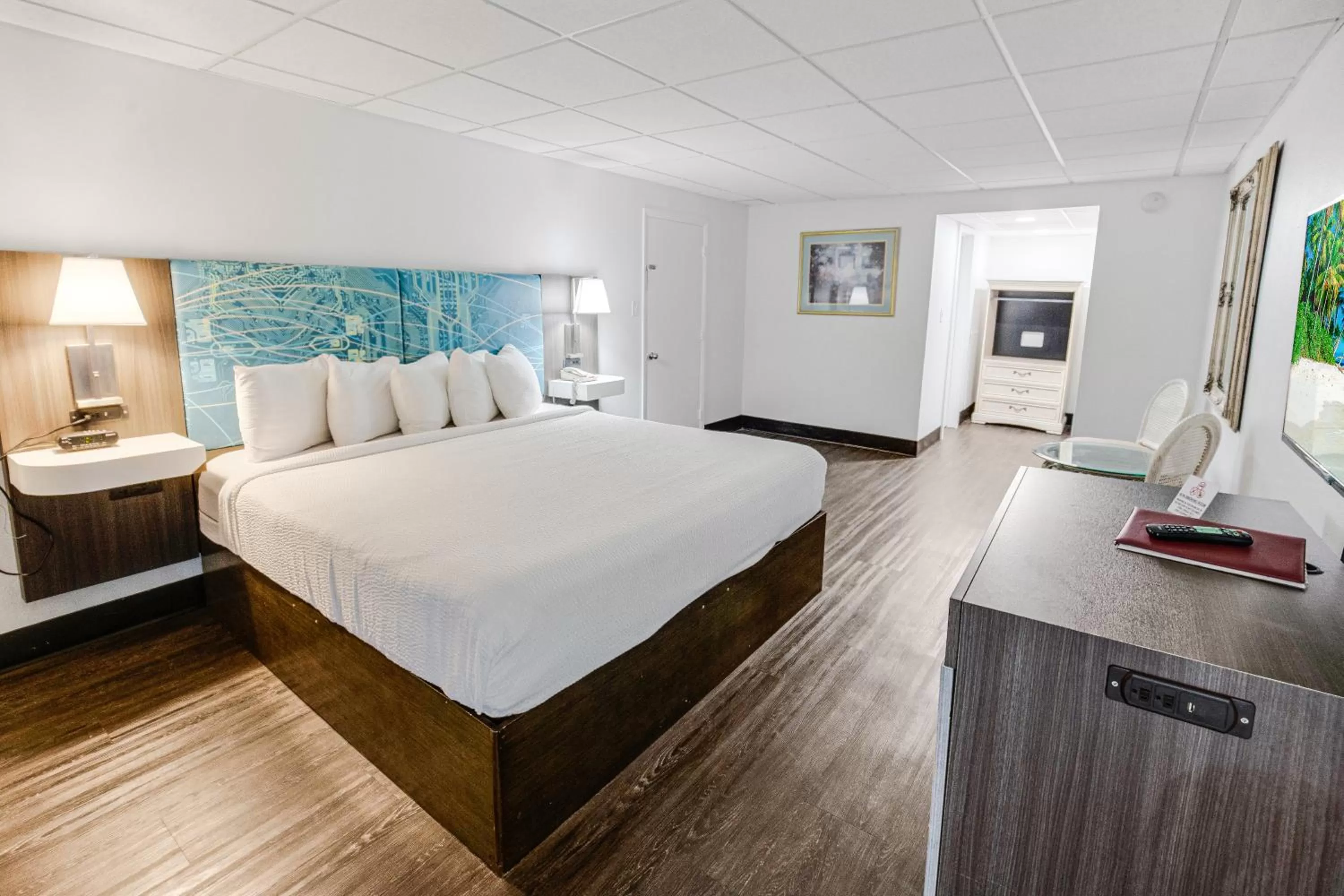 Bed in Tropical Seas Hotel