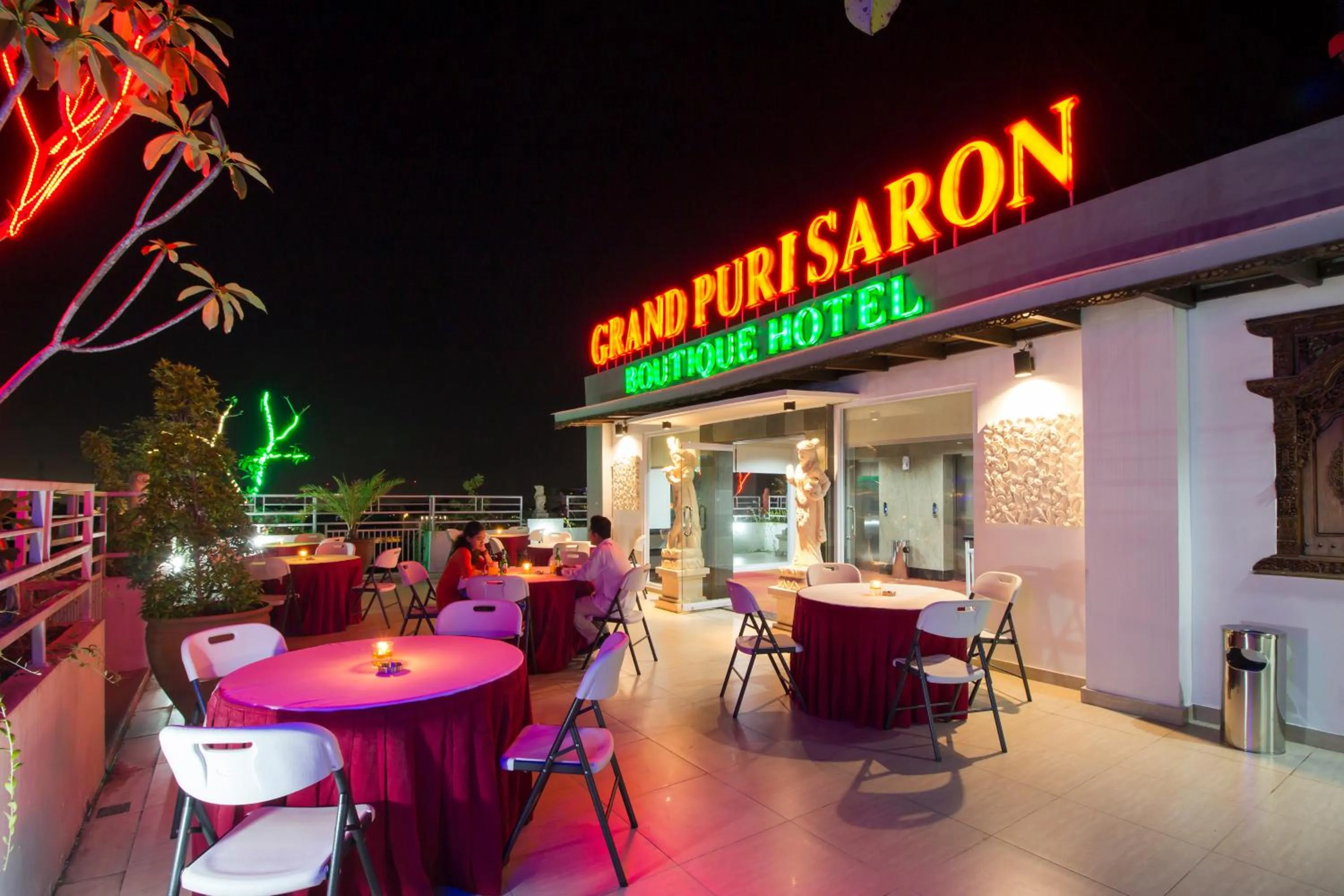 Lounge or bar in Grand Puri Saron Hotel Yogyakarta