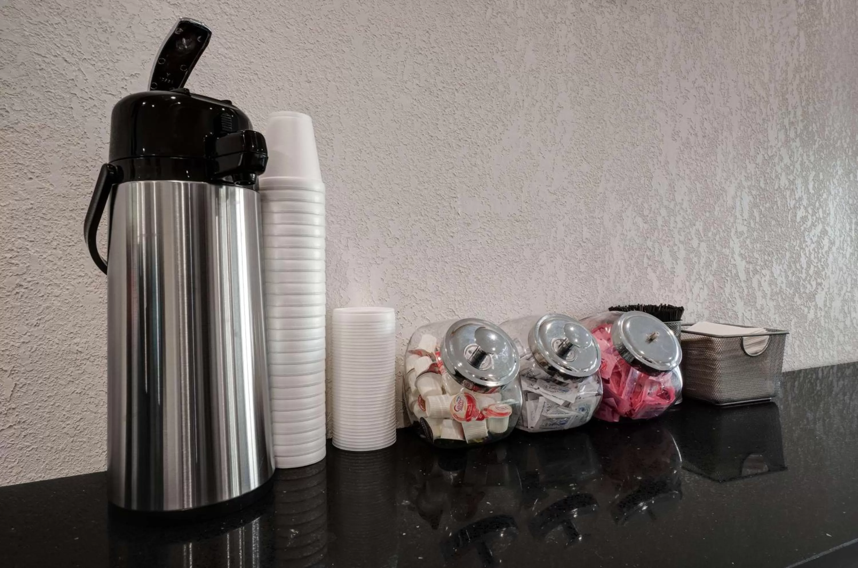 Restaurant/places to eat in Motel 6 Bellville, OH