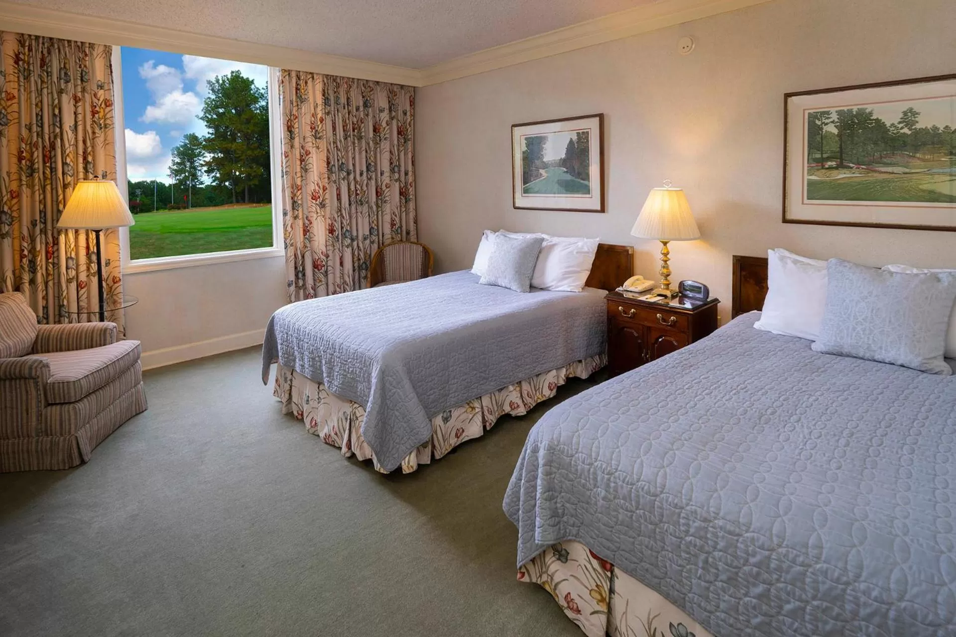 Bed in The Inn at Houndslake