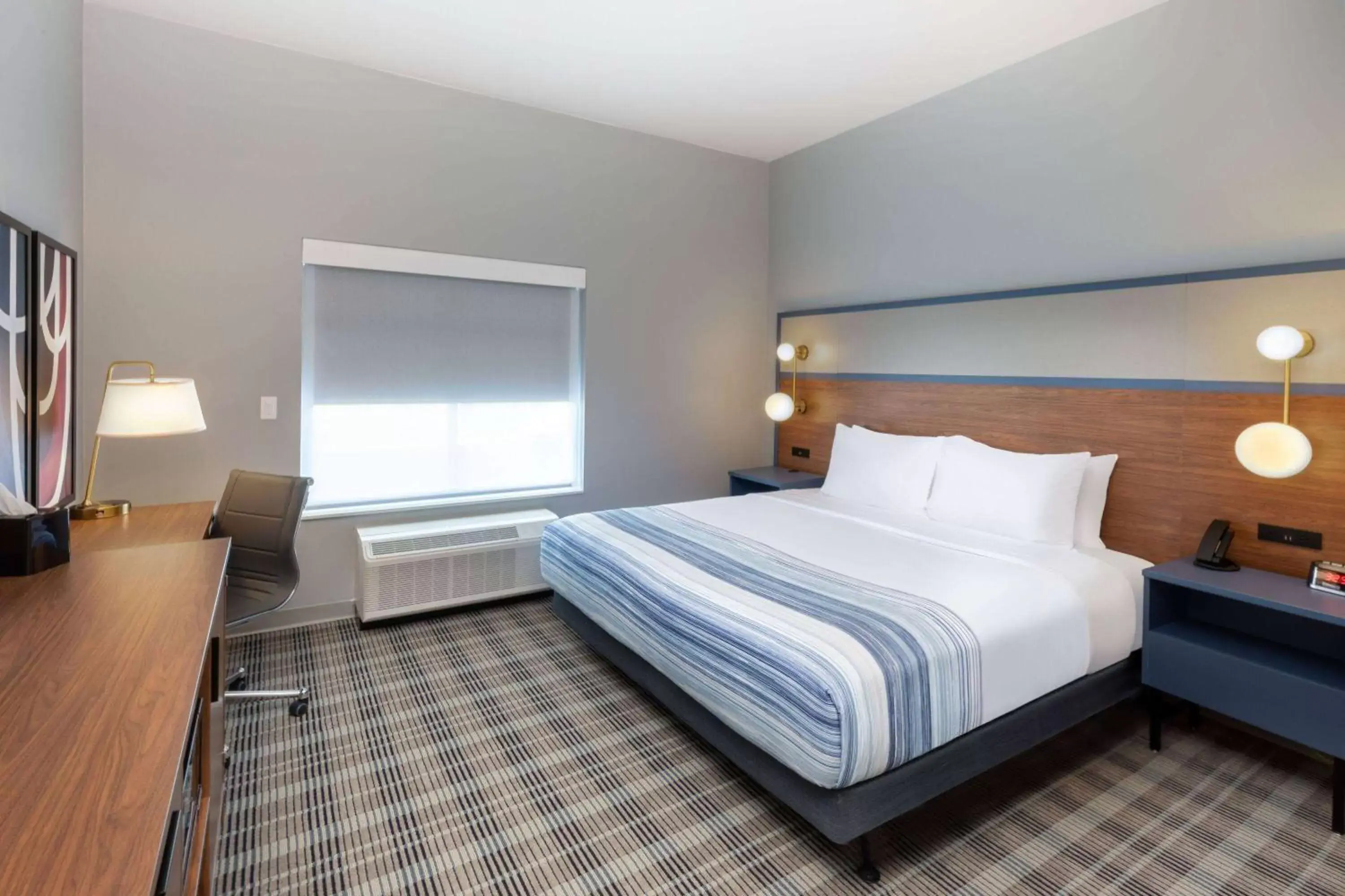 Photo of the whole room, Bed in AmericInn by Wyndham Mountain Home
