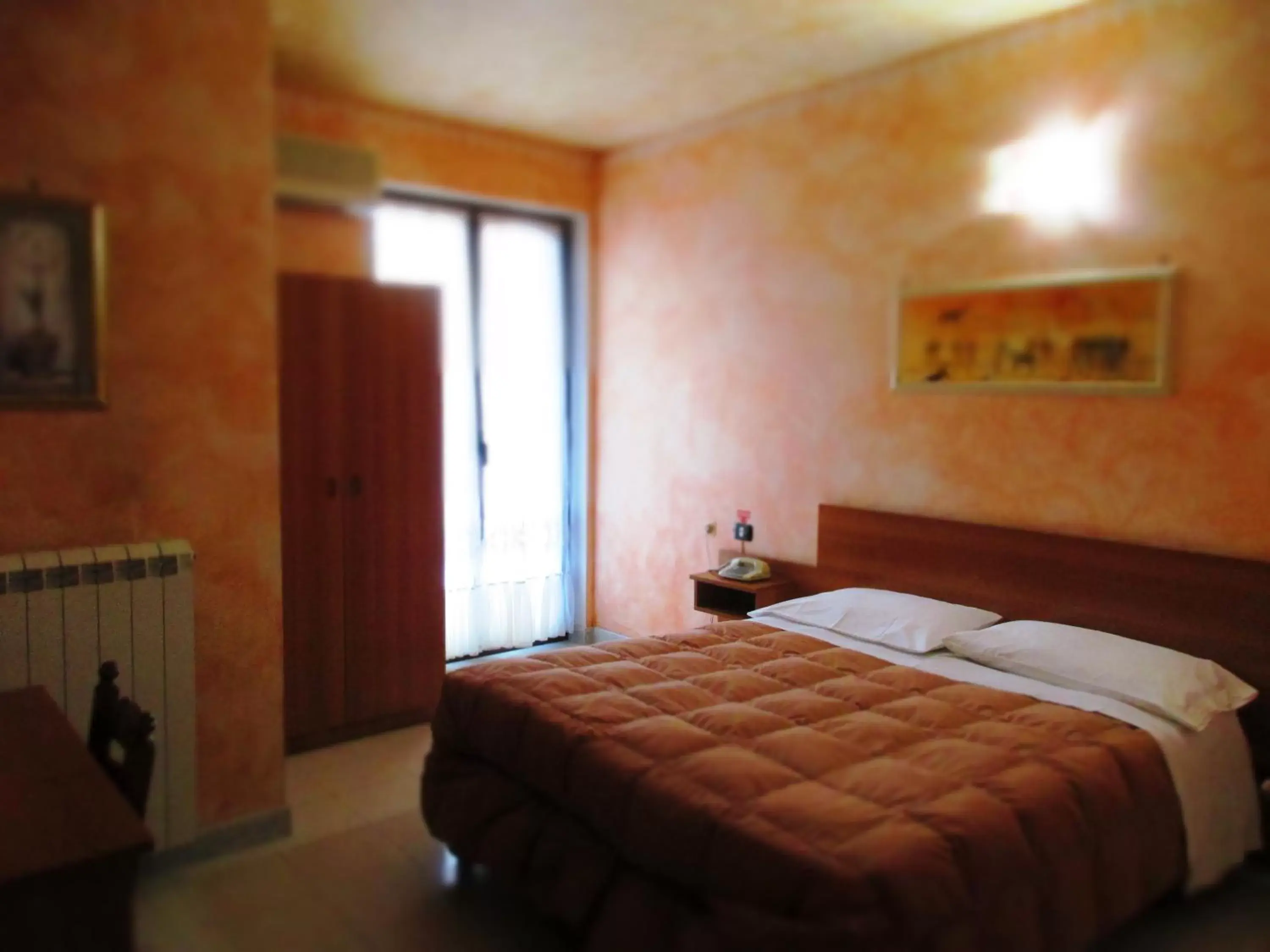 Bed in Hotel Rosso Di Sera
