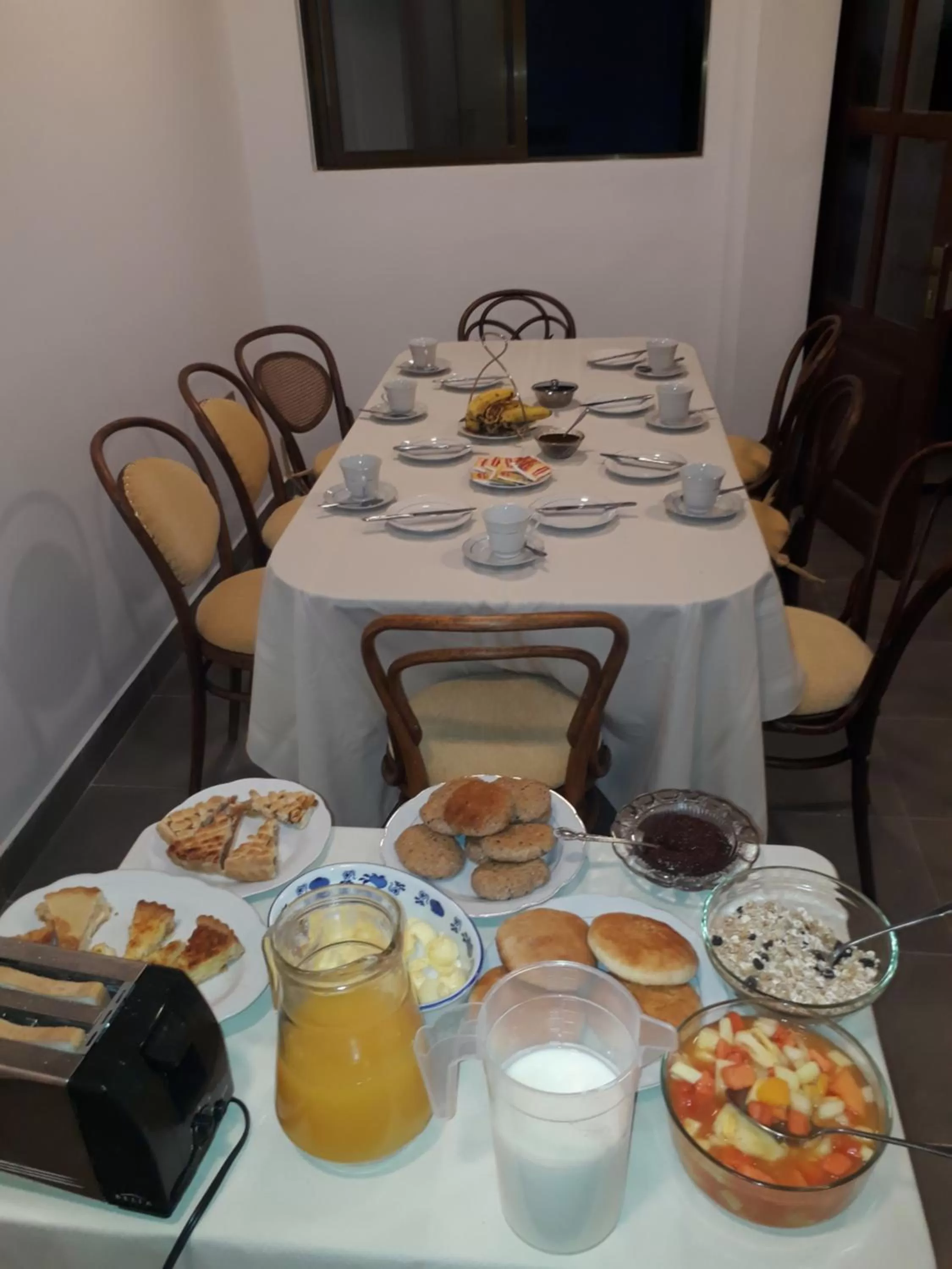 Breakfast in El Jardin De Su Merced B&B