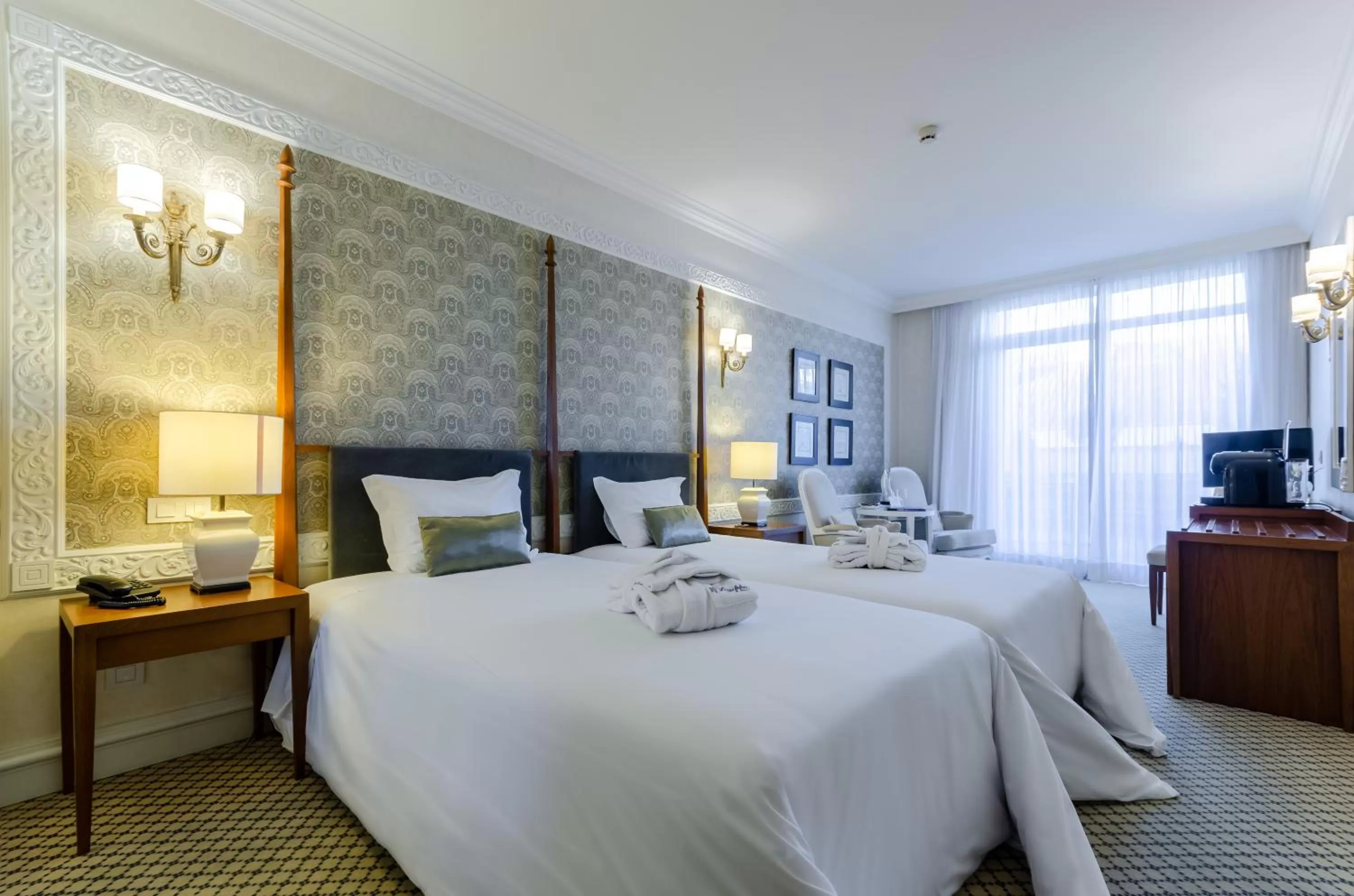 Photo of the whole room, Bed in Olissippo Castelo