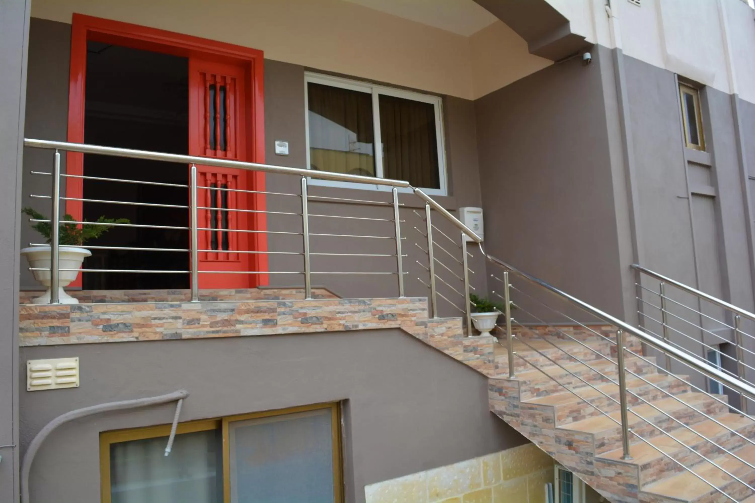 Facade/entrance, Balcony/Terrace in Sensi Hotel