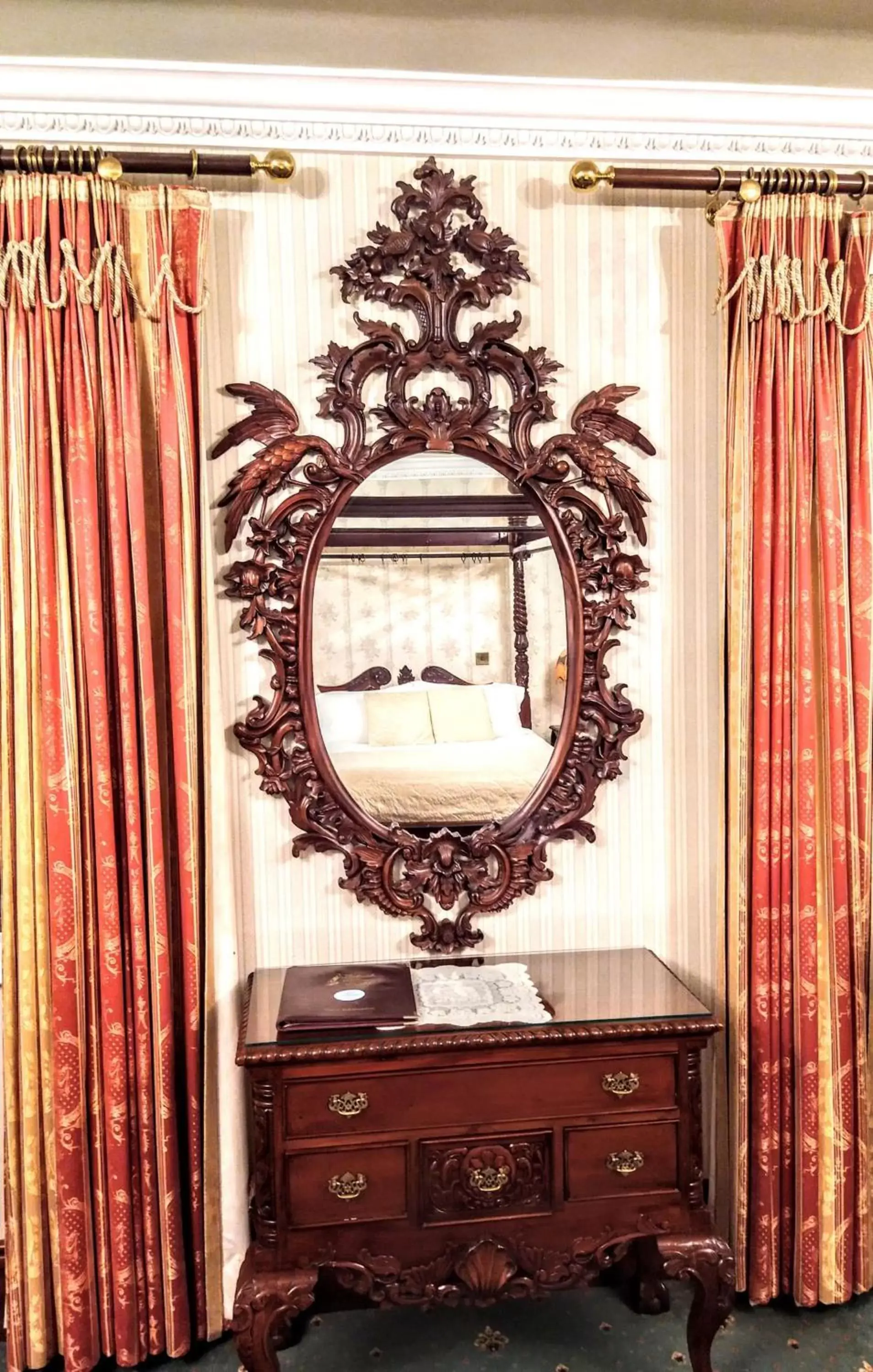 Bathroom in Lakeside Manor Hotel