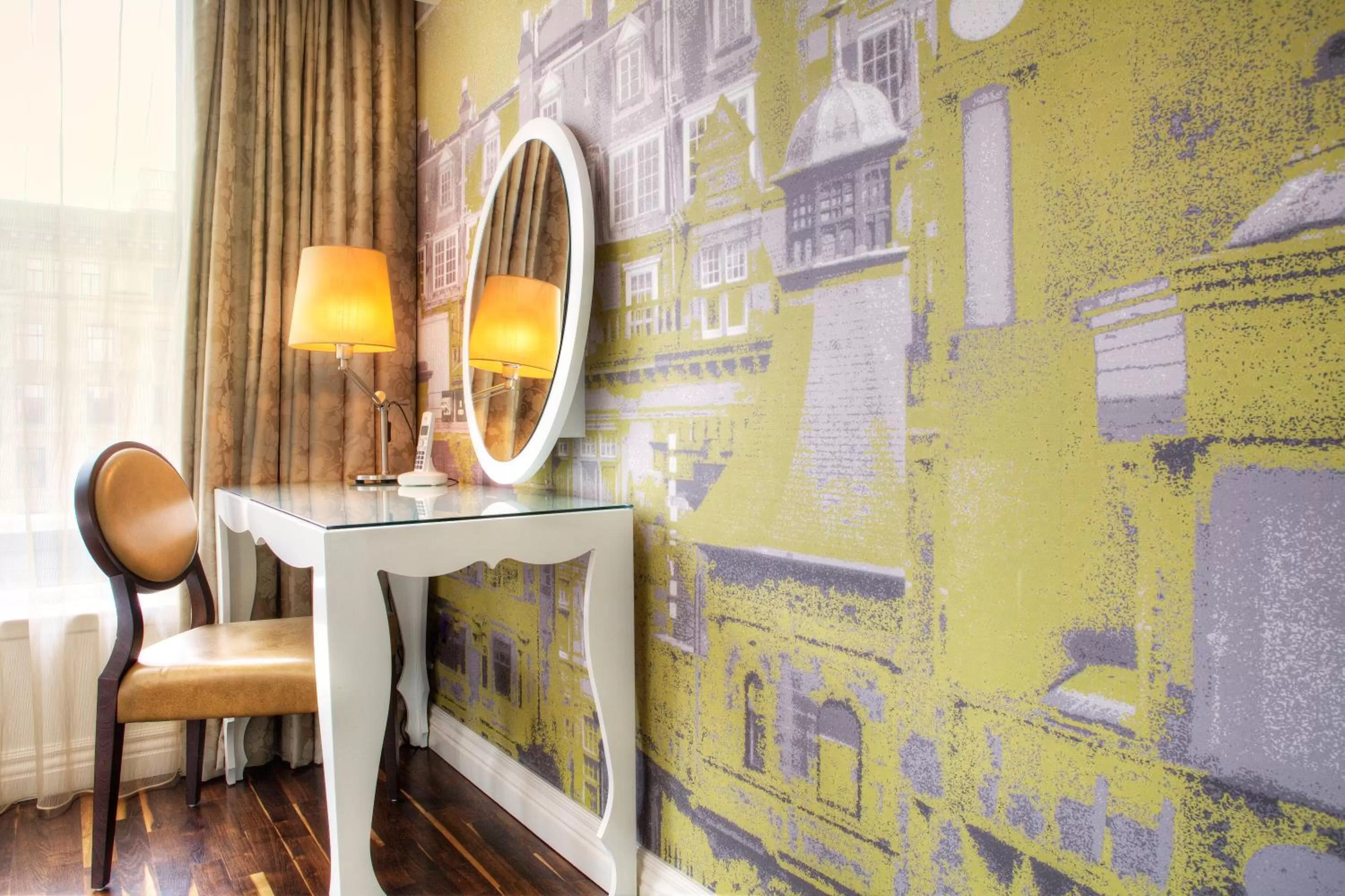 Photo of the whole room in Hotel Indigo Glasgow by IHG