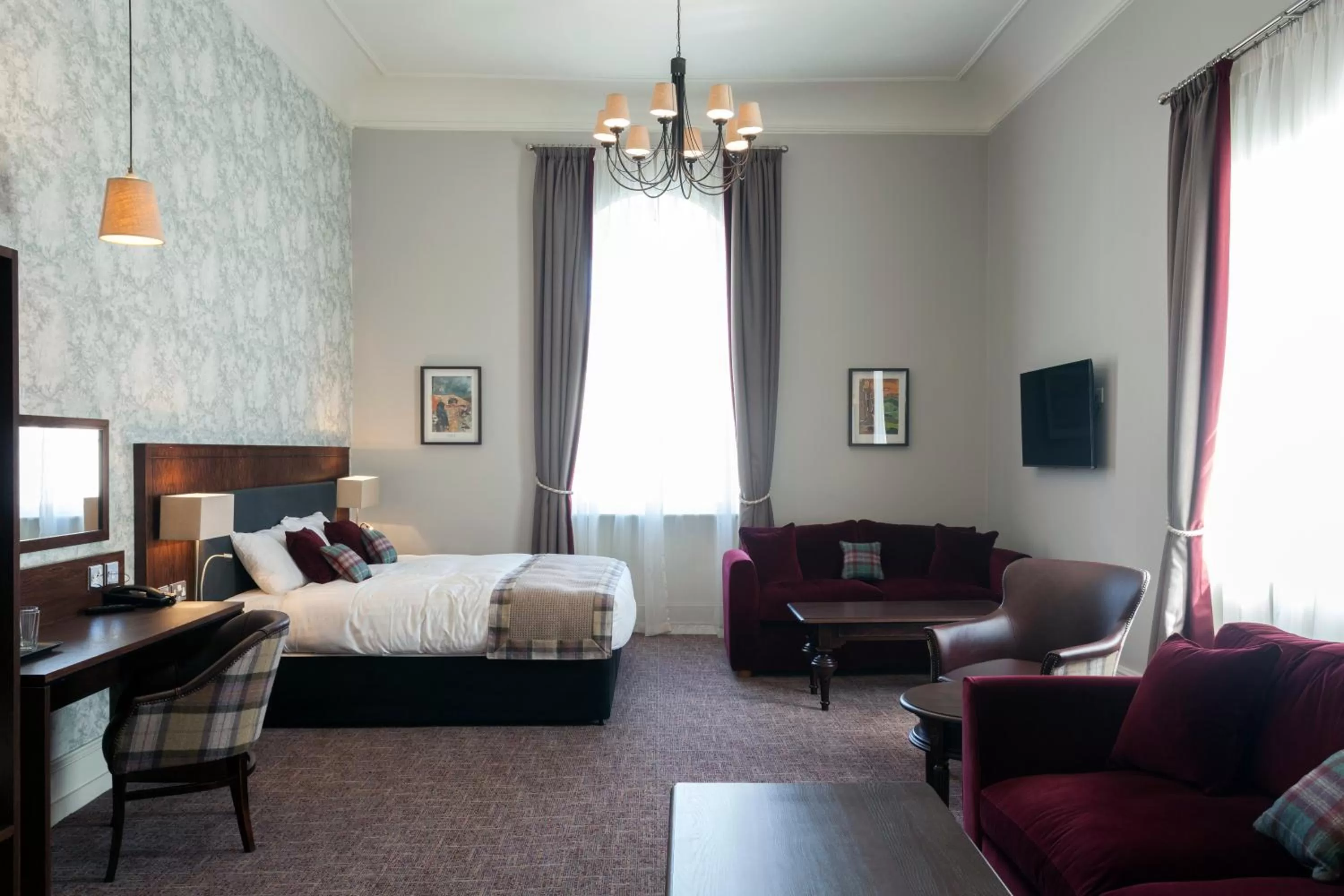 Seating area, Room Photo in The White Hart Hotel Wetherspoon