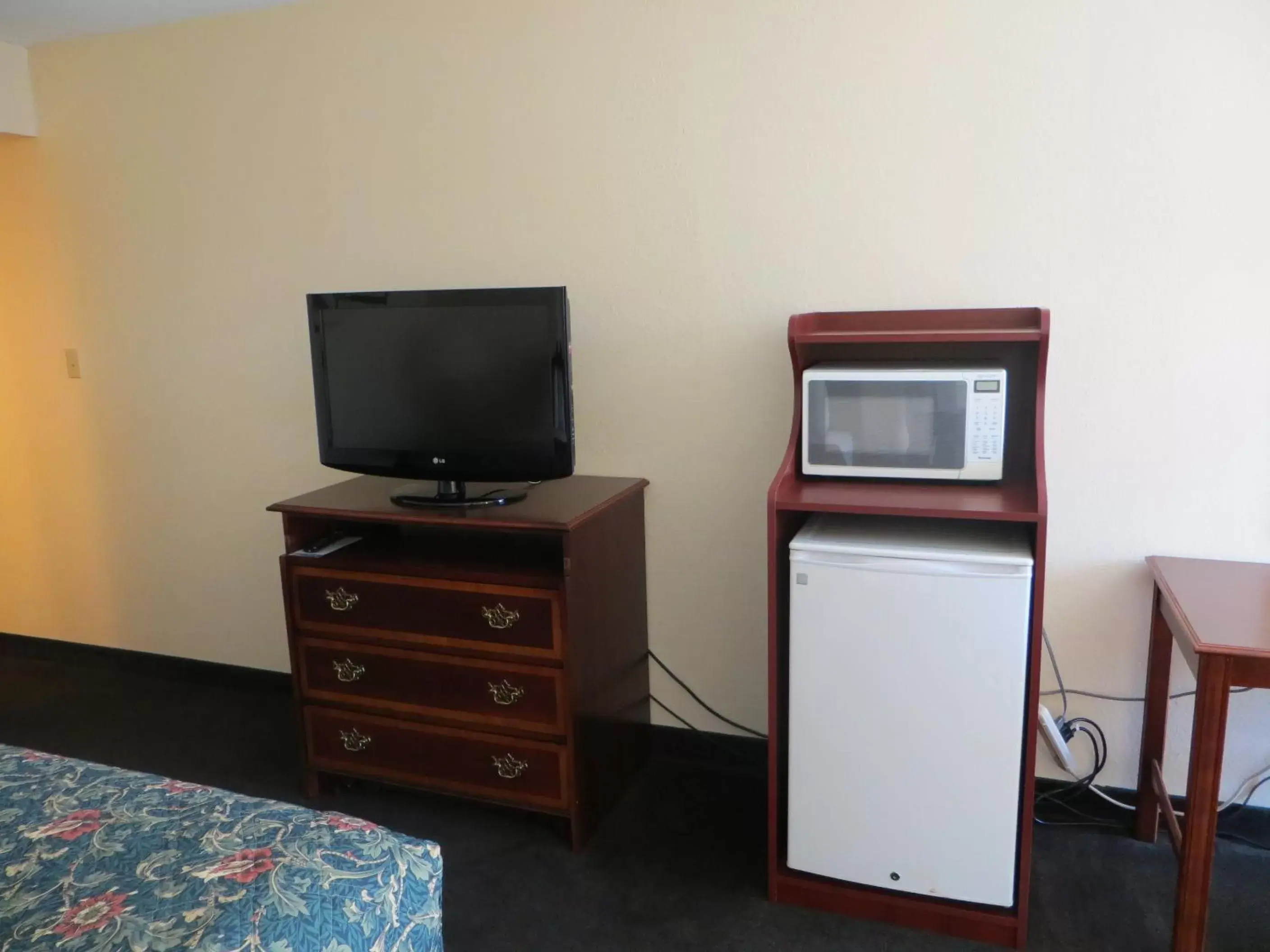 Other, TV/Entertainment Center in Days Inn by Wyndham Grand Island I-80