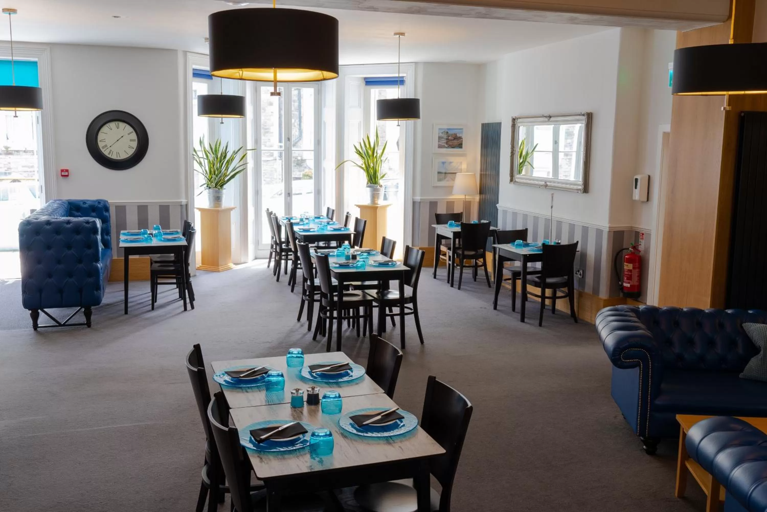 Restaurant/places to eat in Carlton Hotel