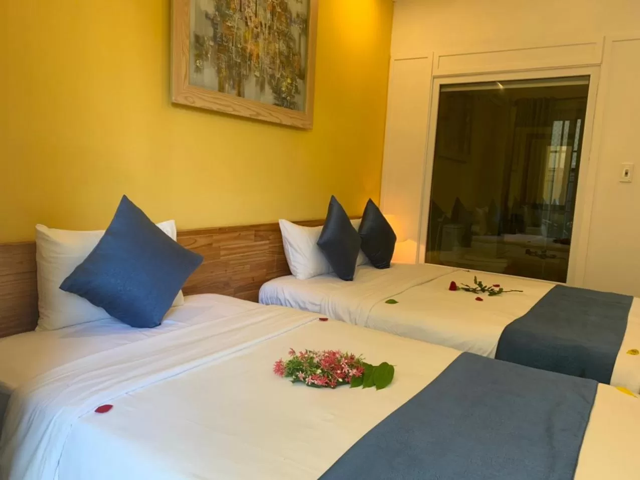 Bed in TRIPLE Riverside Villa Hotel HoiAn